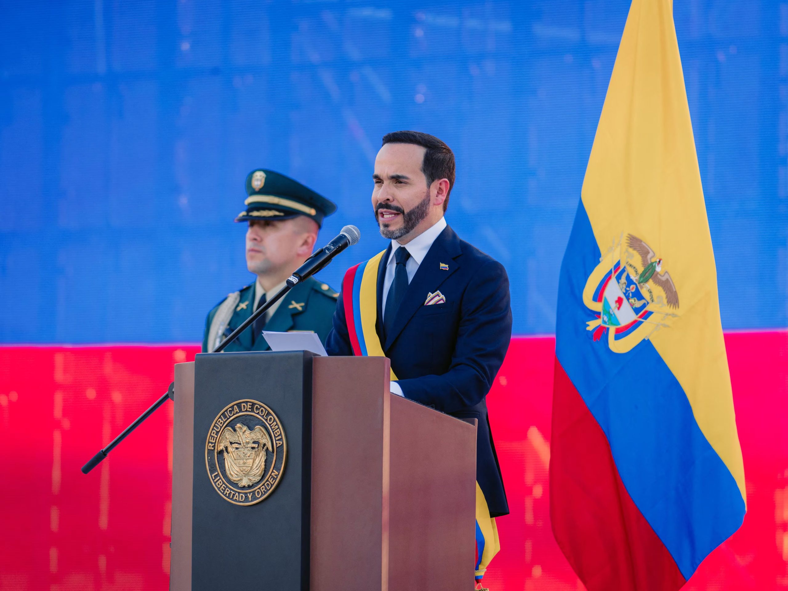 Abelardo de la Espriella anunció que, cada dos horas, se difundirá un comunicado oficial para mantener informada a la población sobre la evolución de la emergencia, que afecta a familias en cinco departamentos - crédito Reuters
