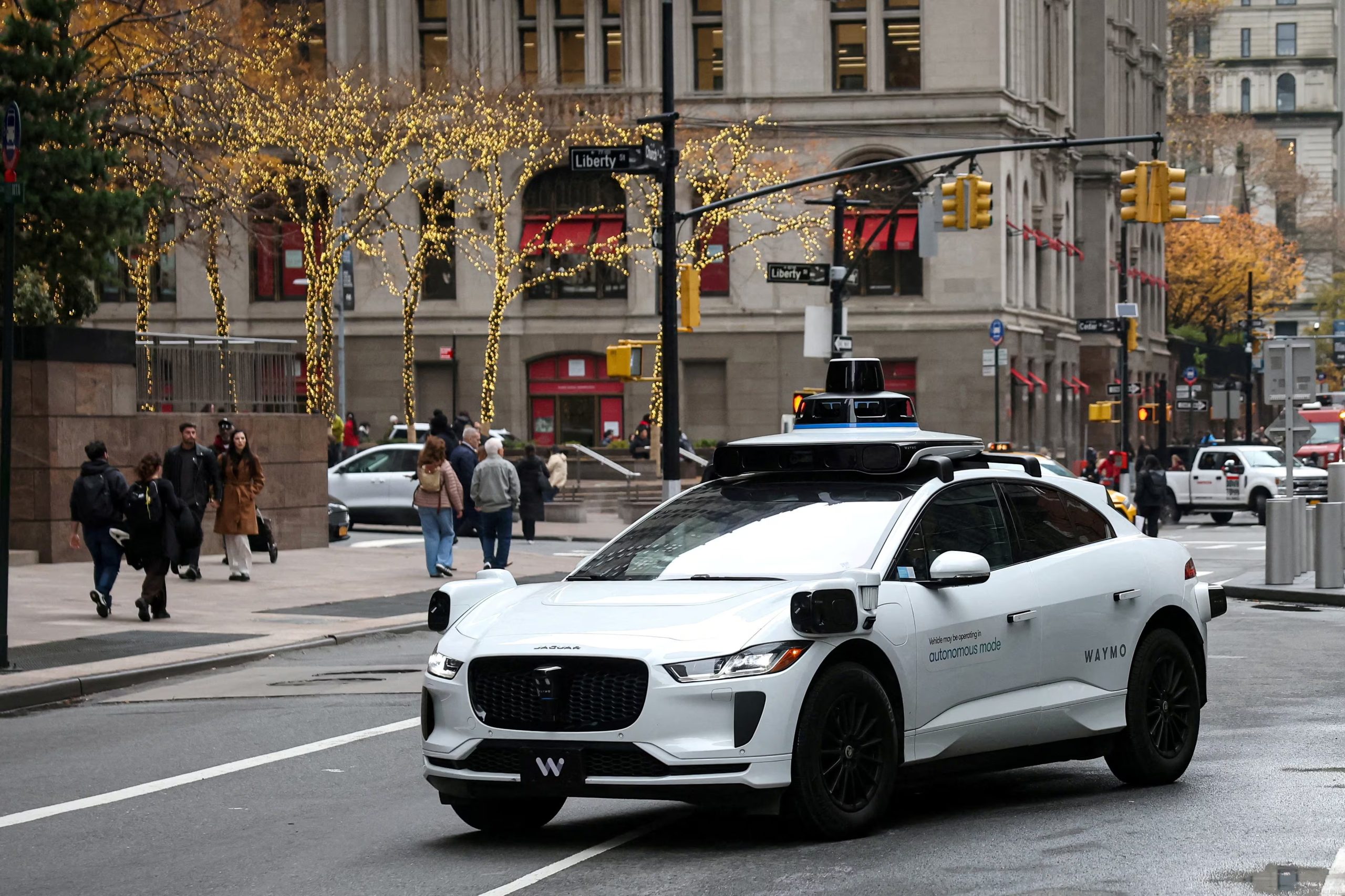 Europa avanza con la movilidad autónoma mientras Uber y Pony.ai operan robotaxis en Zagreb y Waymo prepara su llegada a Múnich.
(REUTERS/Brendan McDermid)