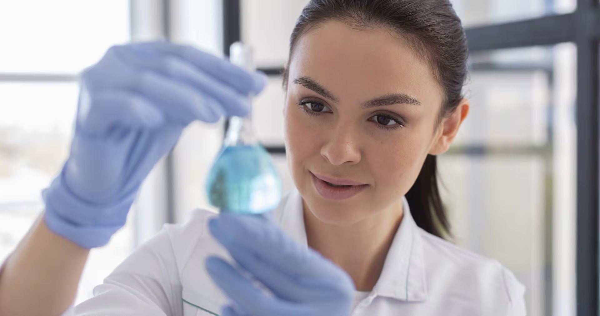 El premio destaca la labor de mujeres en física, química, matemática, computación, ingeniería y ciencias agrarias (Freepik)