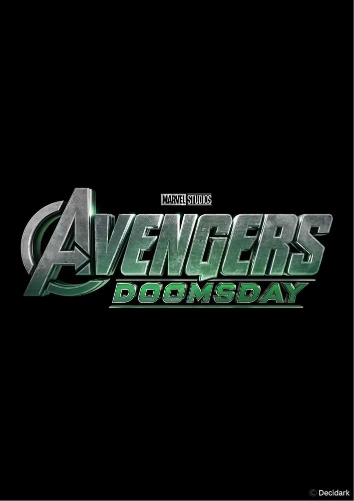 Un diseño gráfico presenta el título 'Avengers Doomsday' de Marvel Studios con letras metálicas de tonos verdes sobre un fondo negro, acompañado por el crédito © Decidark. (Foto: Marvel)