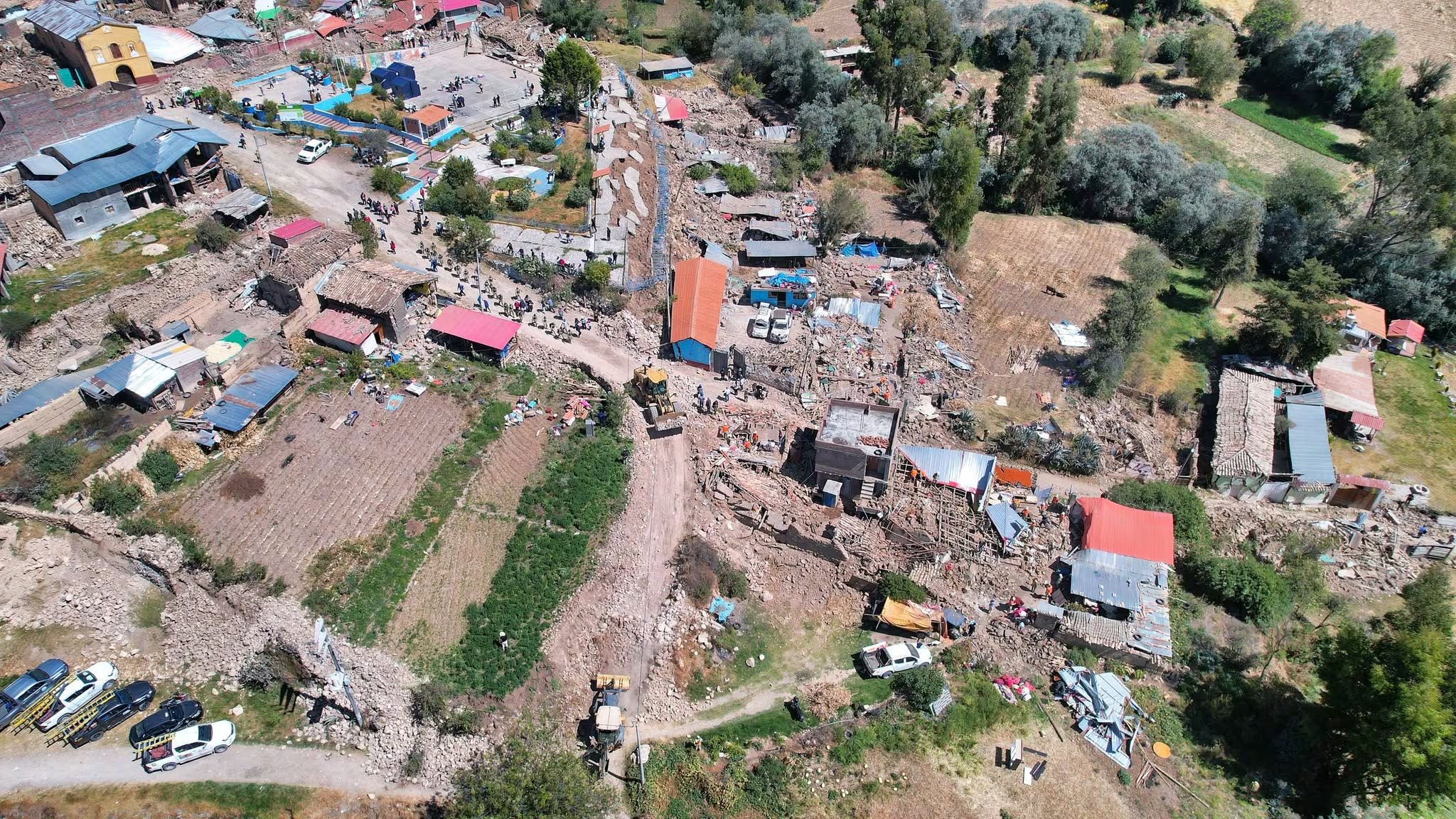 La localidad de Pumpunya, en Junín, Perú, exhibe la destrucción de viviendas y el daño causado por un sismo de magnitud 5.1 que dejó 300 damnificados en Chongos Bajo. (Gobierno Regional de Junín)