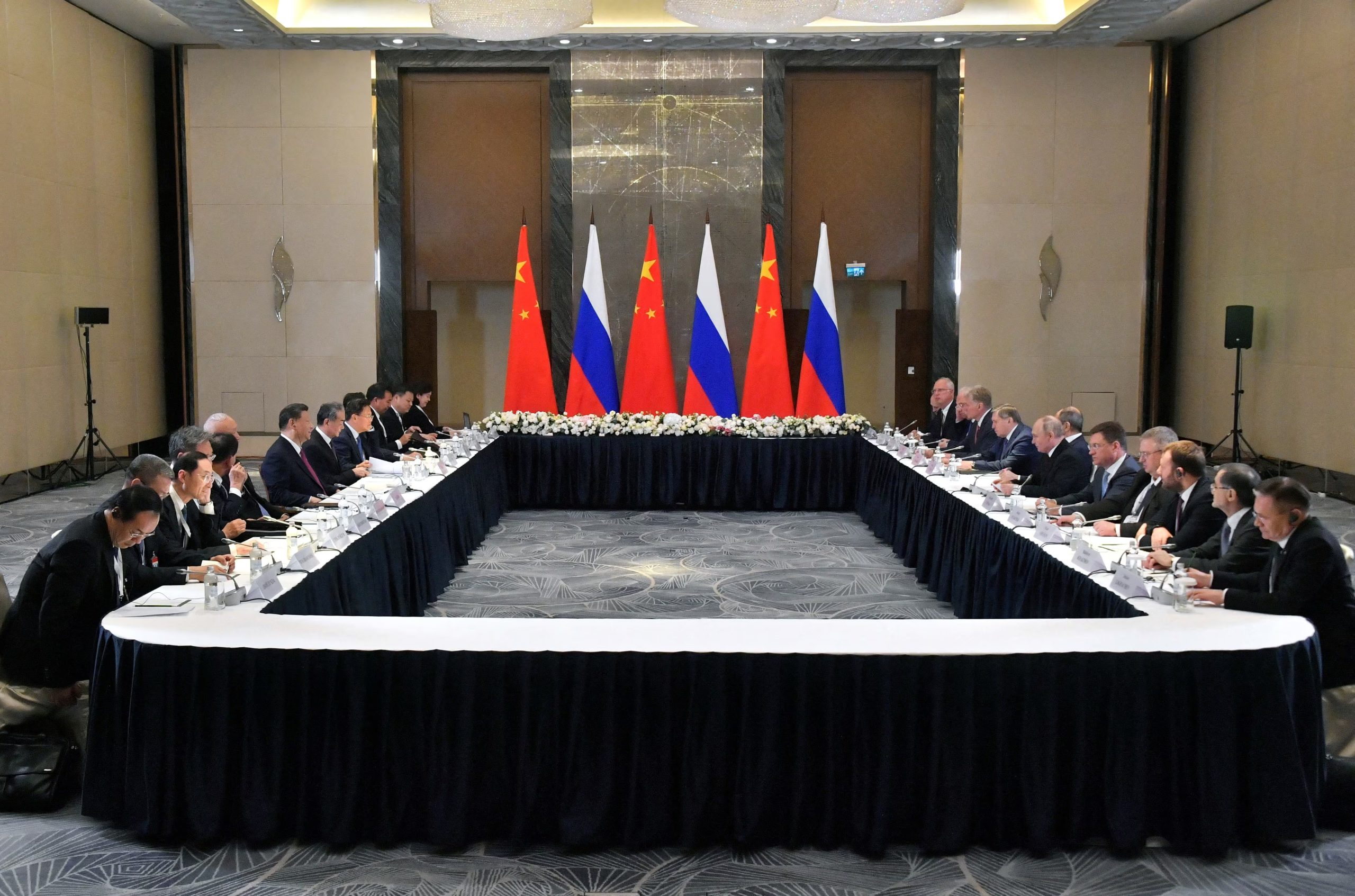 La OCS se concentró históricamente en asuntos económicos, pero cobró mayor relevancia durante los últimos años bajo el liderazgo de Rusia y China (REUTERS)