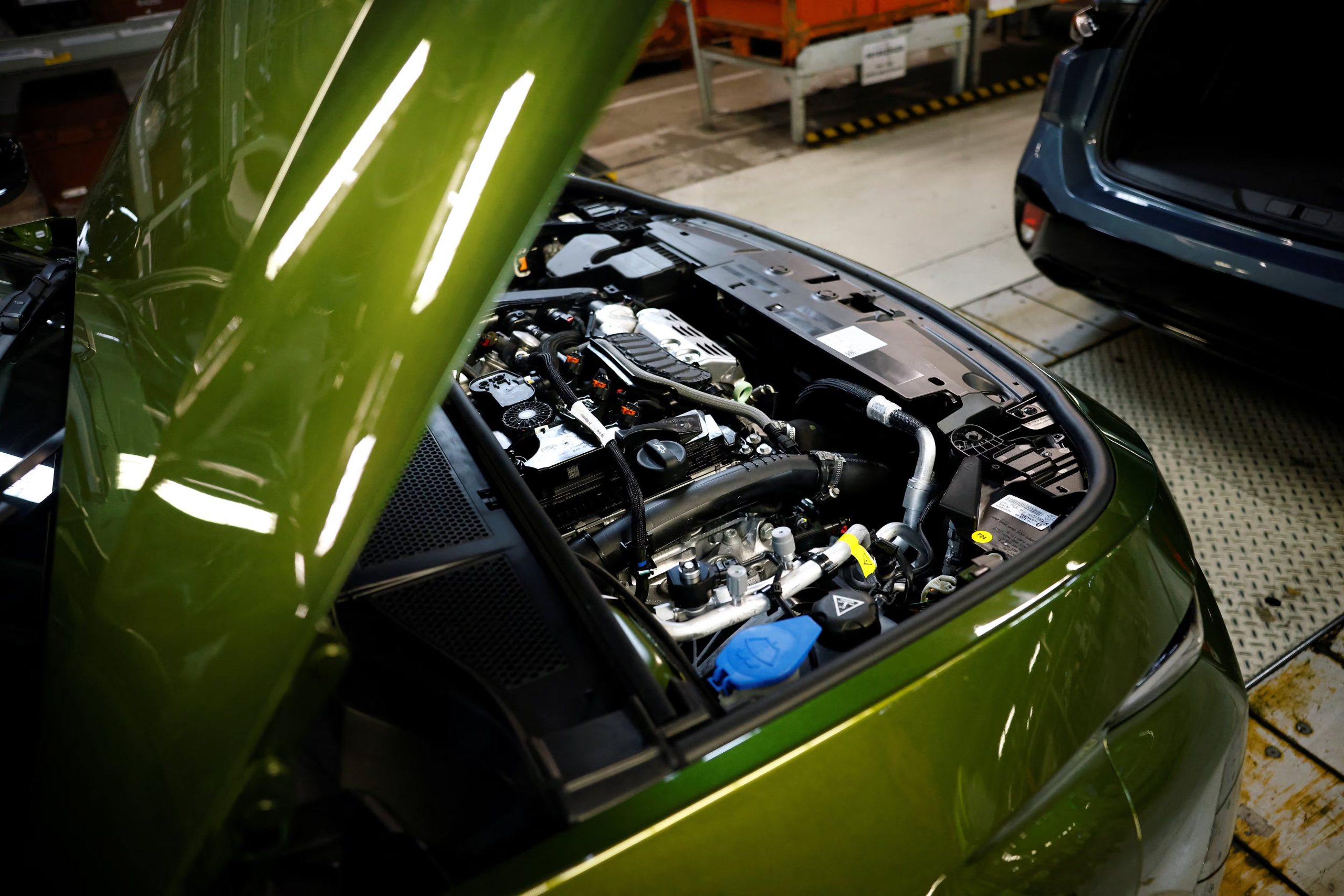 Los autos eléctricos producen entre un 40% y un 60% menos emisiones que los vehículos de gasolina o diésel equivalentes, según el informe del MIT. (Reuters)