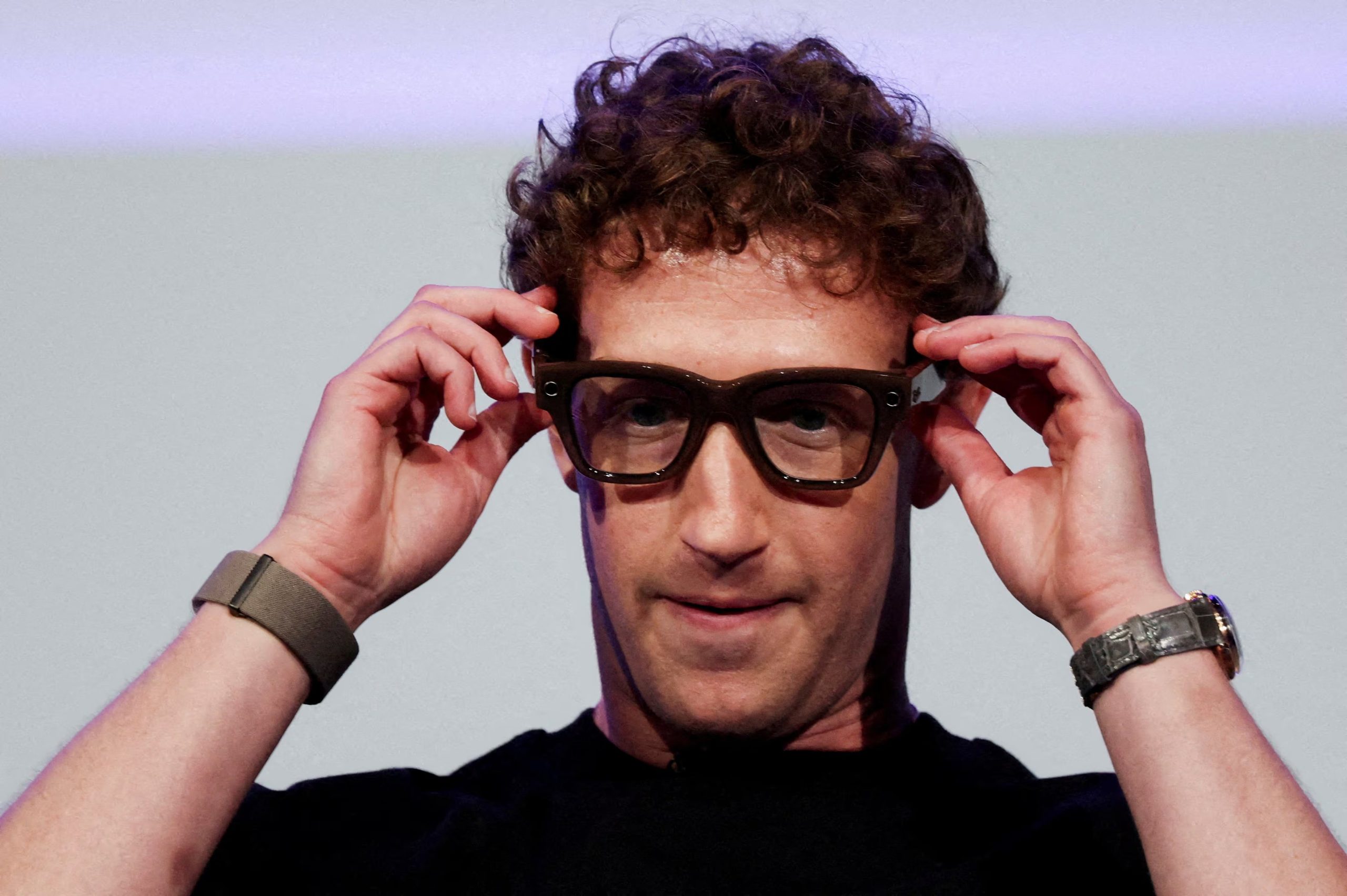 Mark Zuckerberg presentó su visión del reemplazo del celular durante el Meta Connect 2024, con gafas inteligentes como eje de la vida digital. (Reuters)