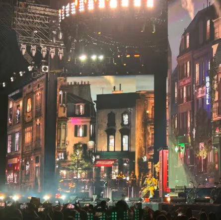 El concierto de Ricardo Arjona en el Estadio Nacional comenzó a las 7:10 p. m. con una apertura instrumental y vocal antes de la salida del cantante./ (CR Hoy)