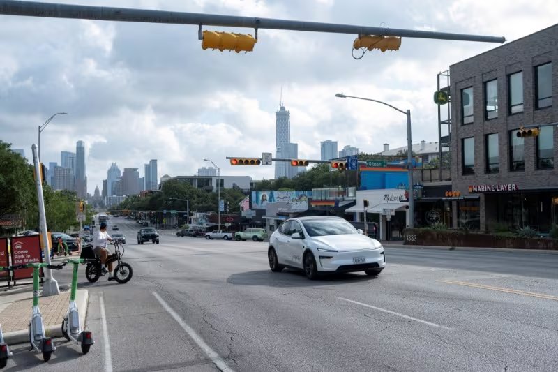 Dallas y Houston también registran un aumento de Robotaxis de Tesla sin conductor operativo, con cerca de 30 vehículos detectados en la última semana. (REUTERS/Joel Angel Juarez/Foto de archivo)