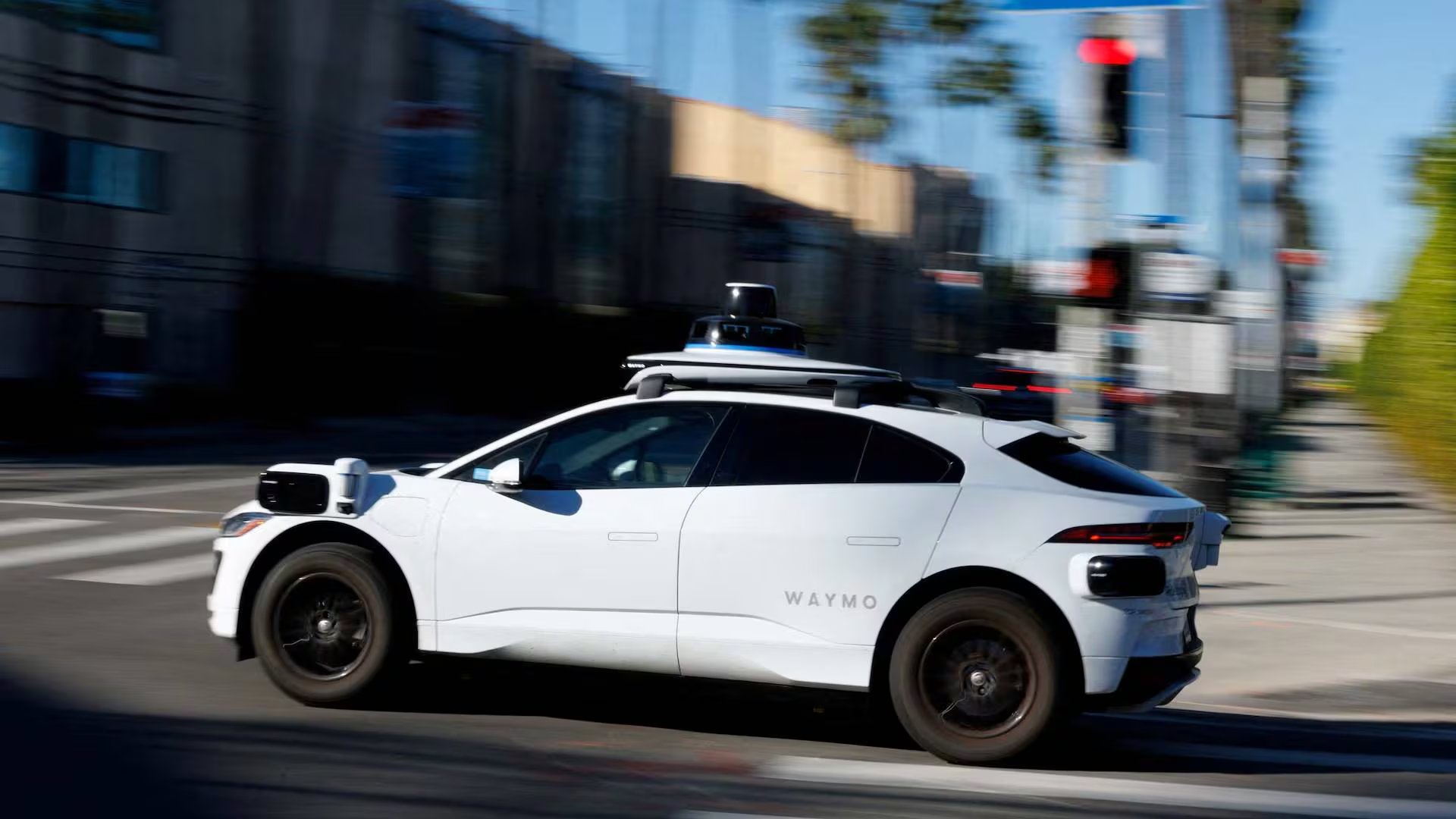 Florida avanza con vehículos autónomos en carretera mientras enfrenta desafíos de seguridad, regulación, infraestructura y certificación para su uso comercial (REUTERS)