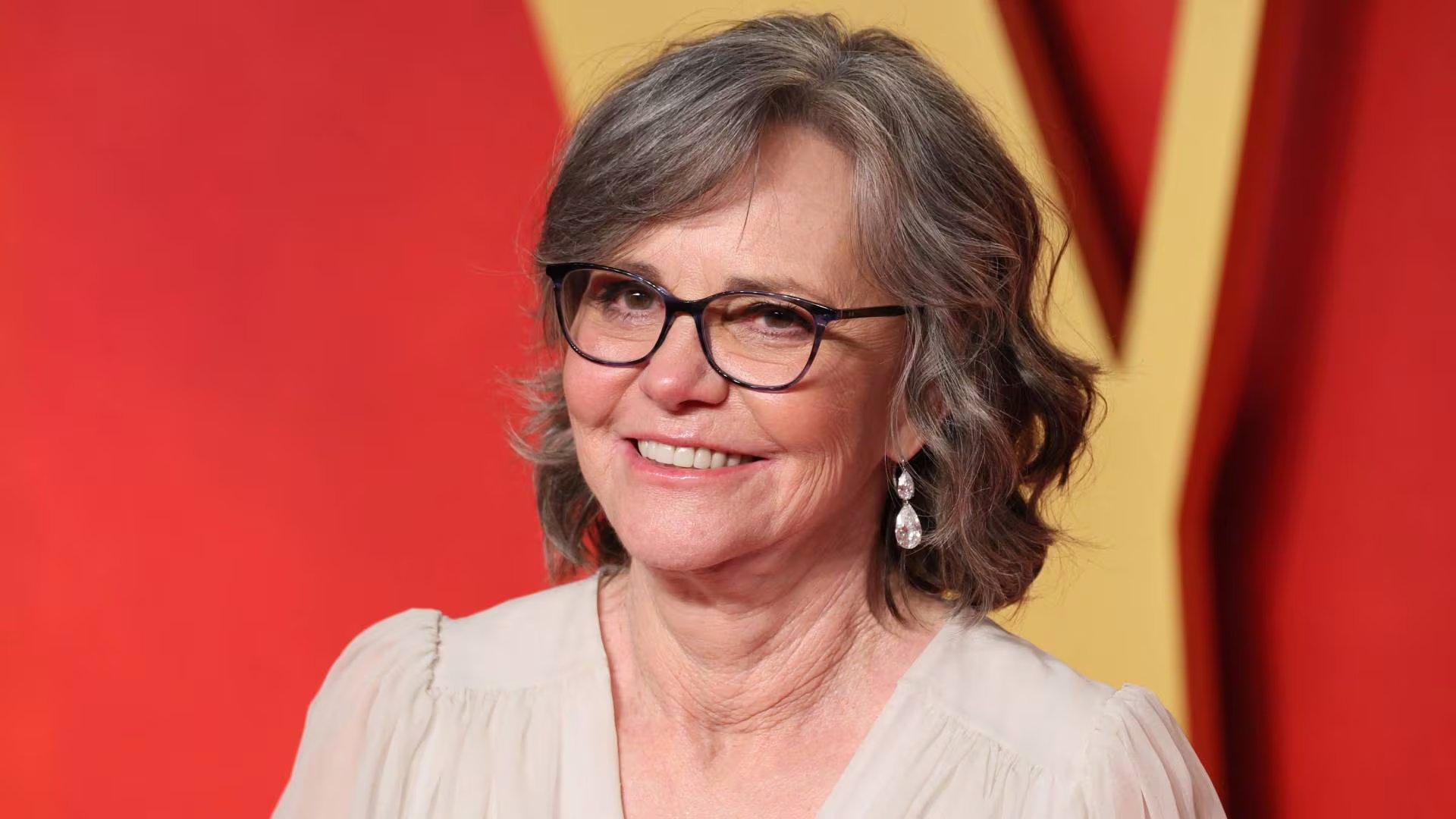 Ese mismo año, Sally Field protagonizó Sybil, ganó el Emmy y consolidó el giro de su carrera hacia papeles dramáticos que luego la llevaron al Oscar (REUTERS/Danny Moloshok)