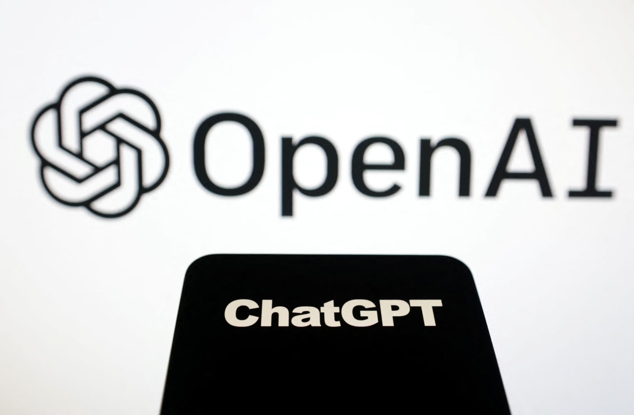 GPT y ChatGPT impulsaron la transformación de OpenAI desde la investigación hacia una plataforma global con API y productos como Codex (REUTERS)