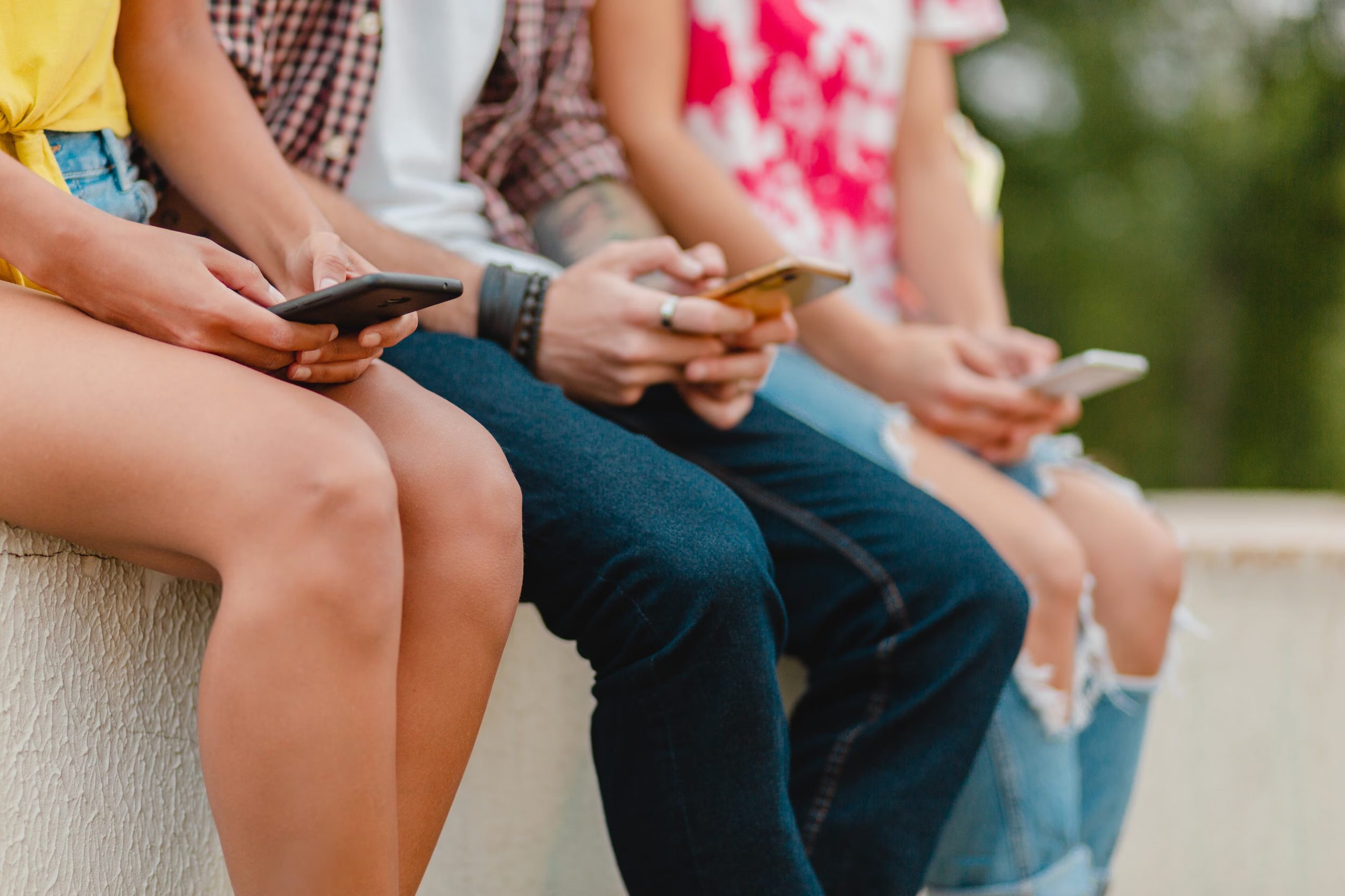 La demanda evalúa si Meta actuó de manera deliberada para captar menores y si adoptó medidas concretas para frenar su registro en redes sociales (Freepik)