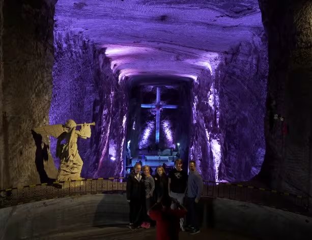 La catedral nunca estuvo a nivel de superficie: fue esculpida enteramente debajo del suelo de la montaña 