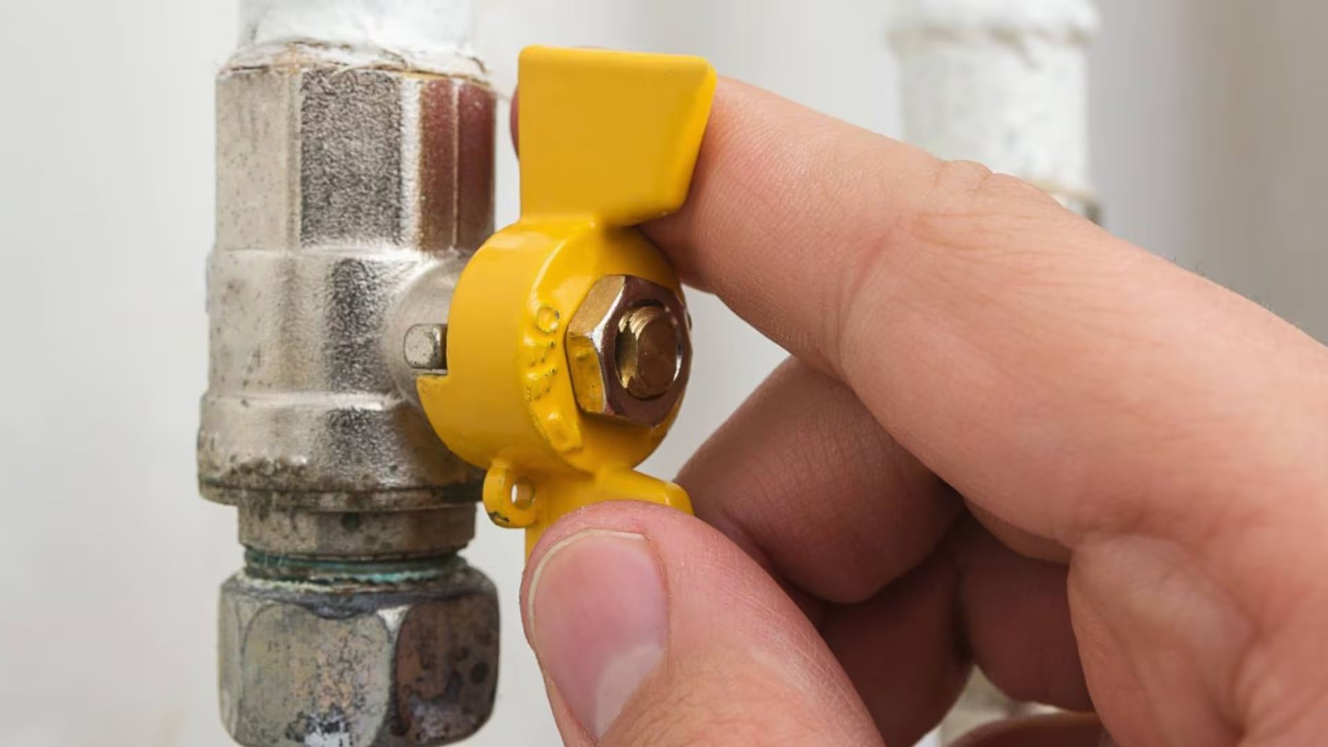 El olor a huevo podrido funciona como señal de alerta para detectar una posible fuga de gas natural tras un temblor.