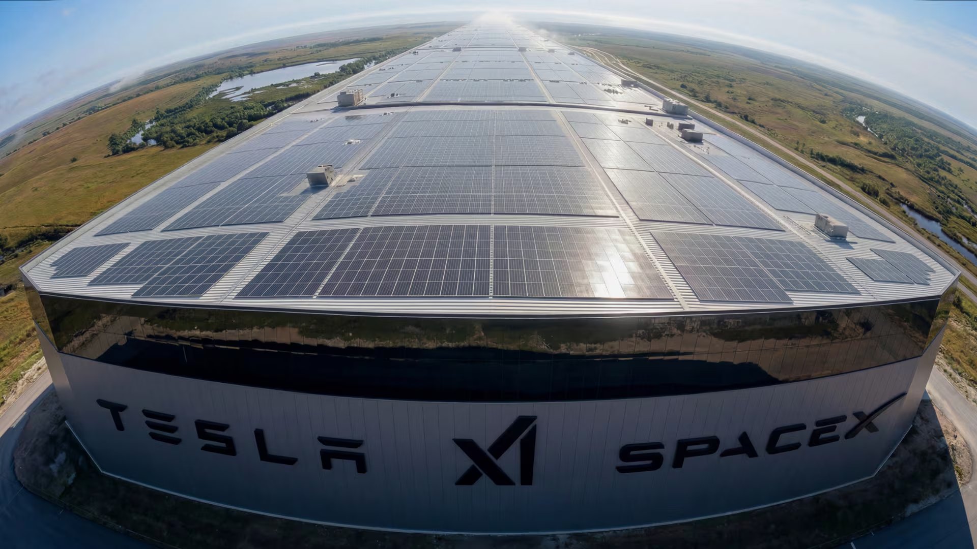 La ausencia de energía solar en los planes y el uso de gas natural han generado debate ambiental, en medio del auge de centros de datos de inteligencia artificial en Texas (Terafab.ai)