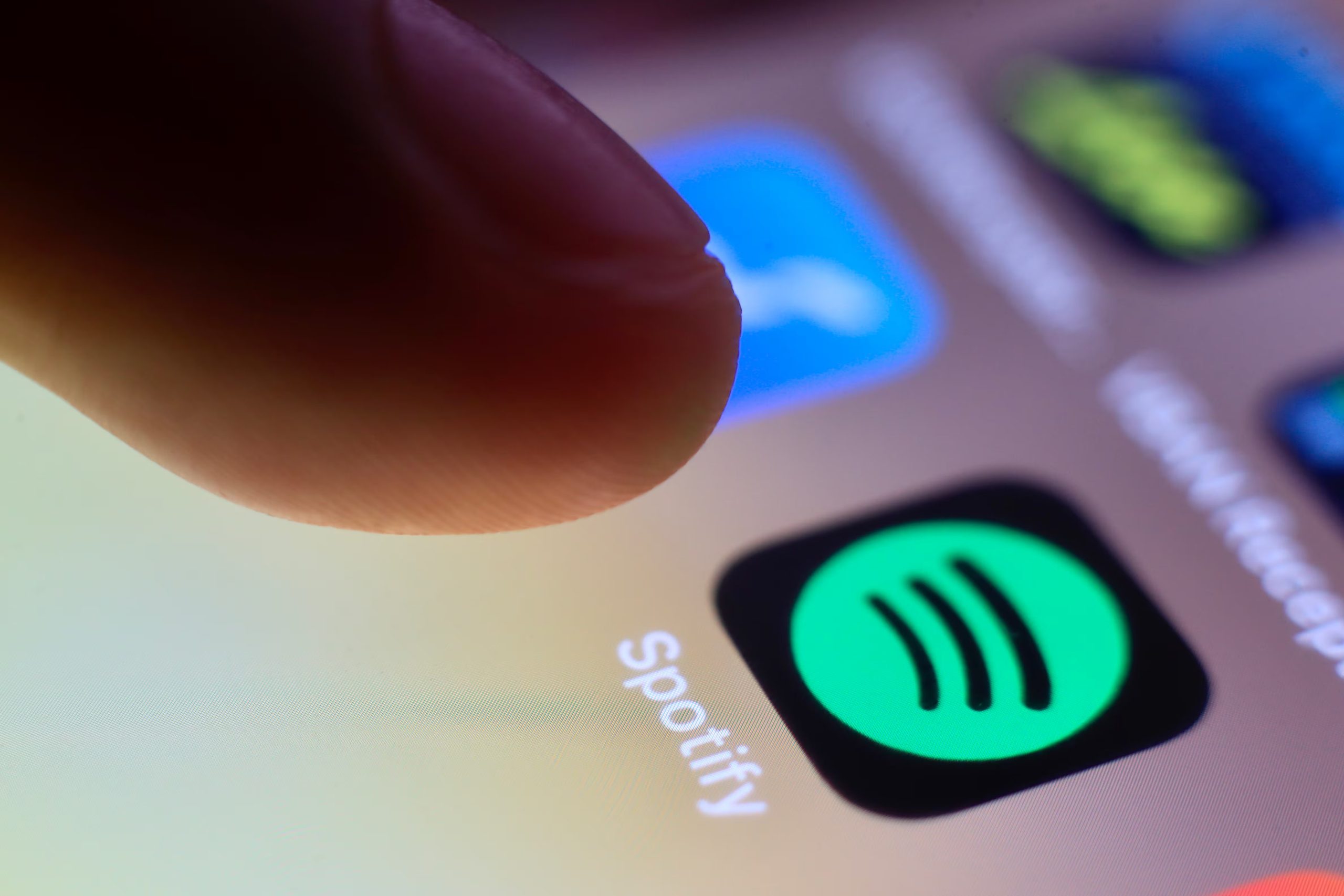 La nueva etiqueta, que comenzará a aplicarse el mes próximo, es un intento del servicio de streaming por ser más transparente sobre la música generada con IA en su aplicación (Archivo/EFE/EPA/RITCHIE B. TONGO)