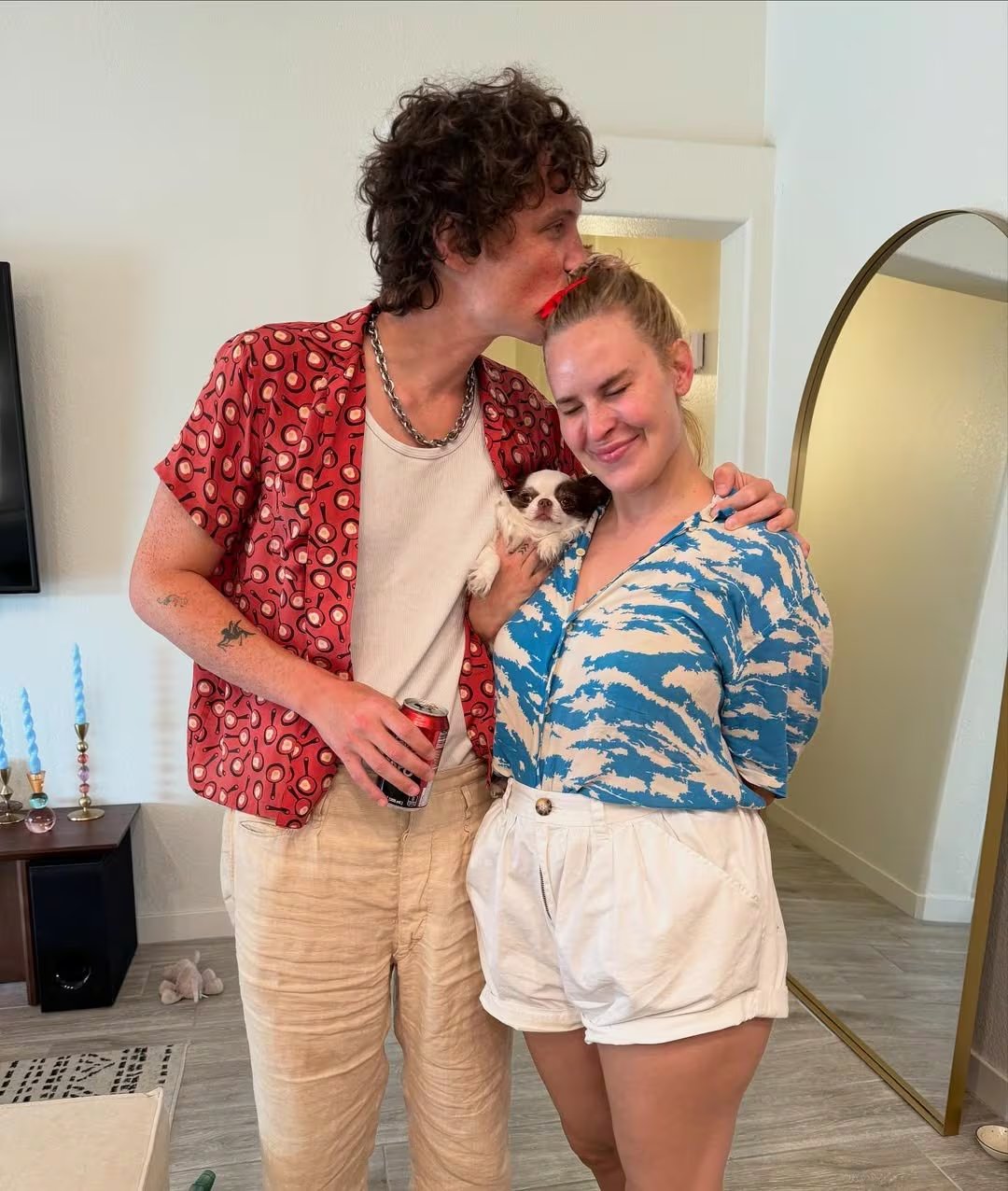 La boda de Tallulah Willis y Justin Acee formalizó una relación que comenzó en enero de 2023 y se convirtió en compromiso en diciembre de 2024 (Instagram/@buuski)