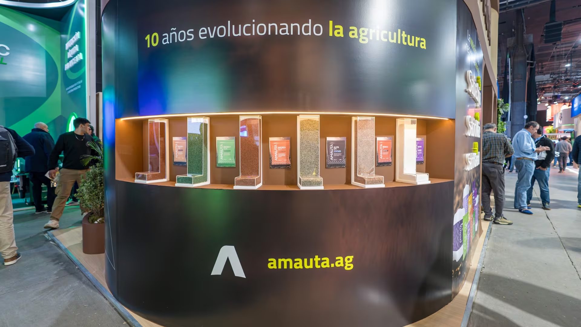 El stand de Amauta fue el espacio elegido para compartir la evolución de la compañía junto a productores (Amauta)
