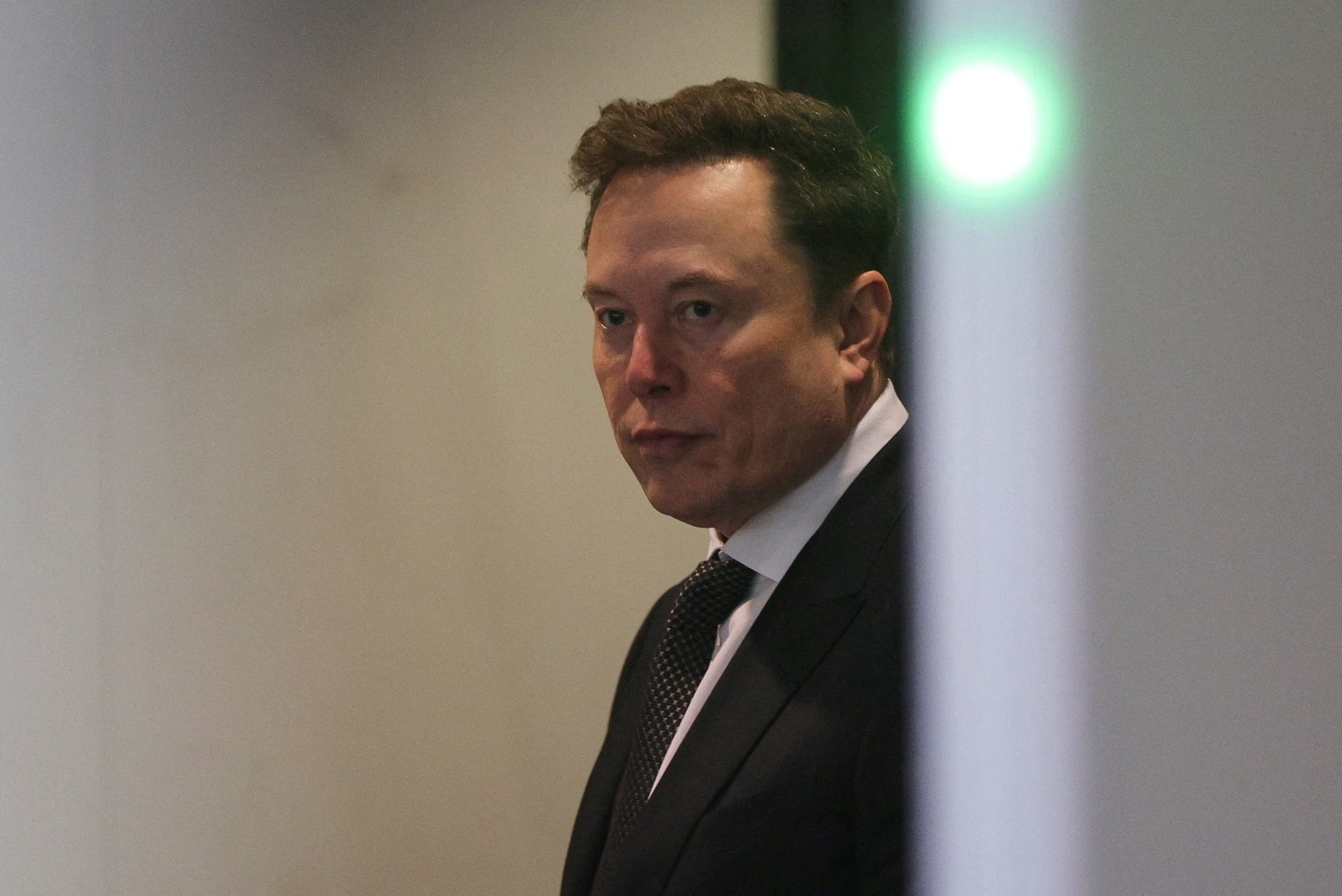 La inversión inicial corresponde solo a la primera fase y podría incrementarse con futuras expansiones, mientras Musk busca posicionarse frente a gigantes como TSMC, Samsung e Intel en el mercado global de semiconductores (REUTERS/Manuel Orbegozo/File Photo)