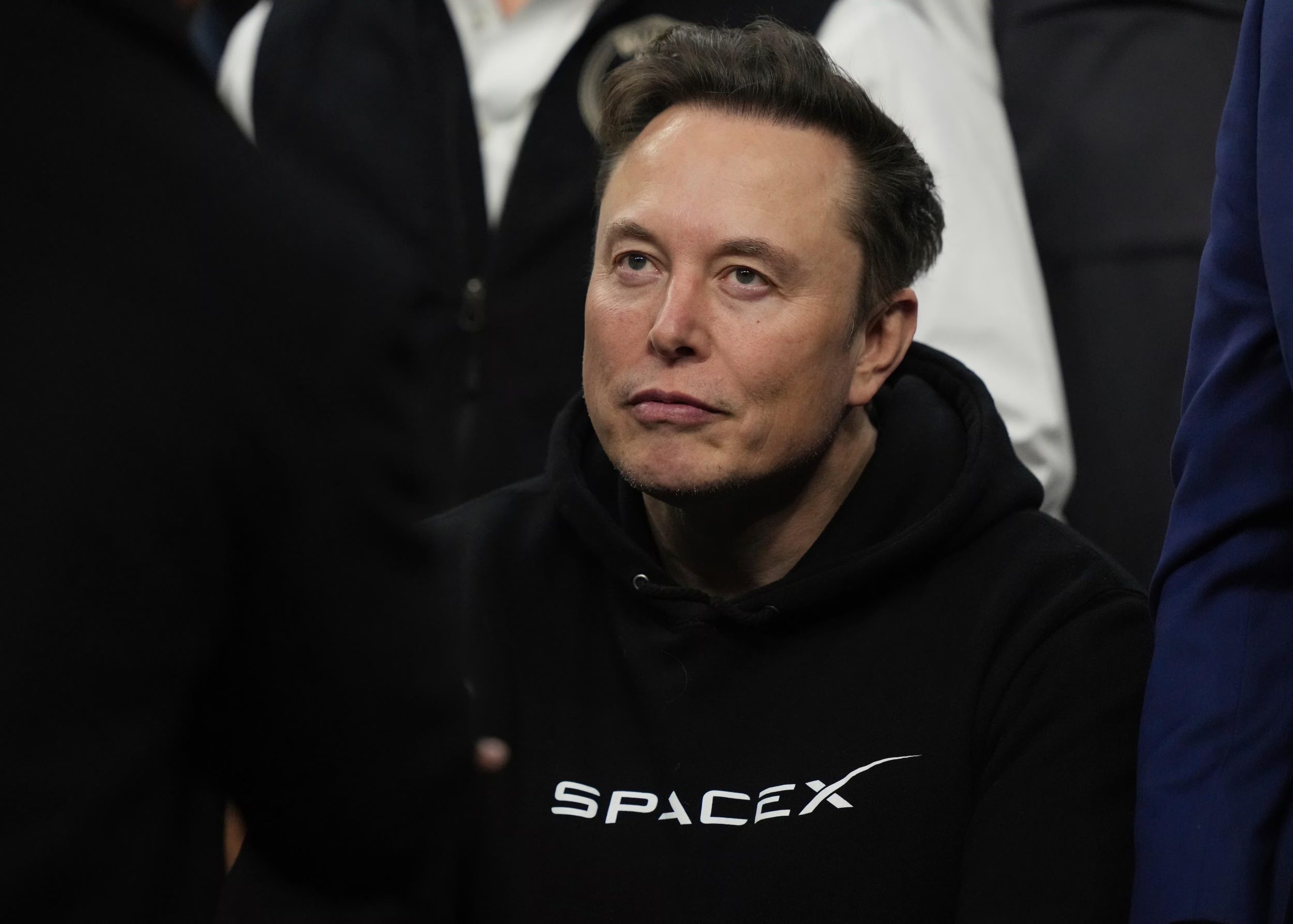 El análisis de las intervenciones de Musk muestra que, mientras el foco sobre IA y robótica crece, la atención dedicada al negocio automotriz se reduce de manera visible. 

(AP Foto/Matt Rourke, Archivo)