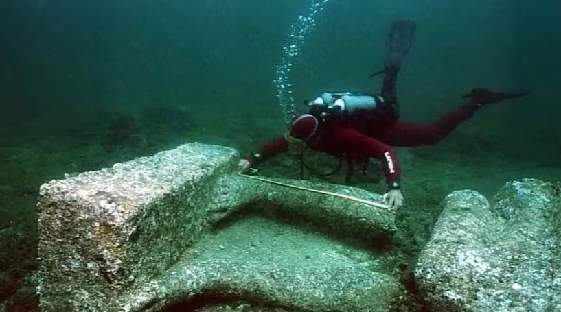 Más de 70 barcos de la Antigüedad yacen anclados junto a monedas y joyas en el fango submarino