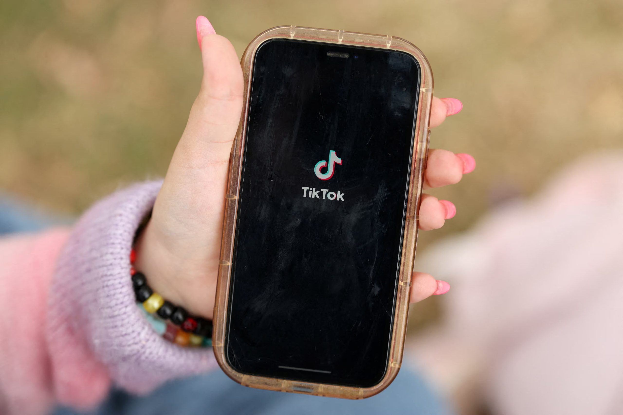 Los usuarios que accedan a TikTok sin registro en Brasil quedarán sujetos a un límite de 12 horas de uso y no podrán ver emisiones en directo ni publicar contenidos. (Reuters)