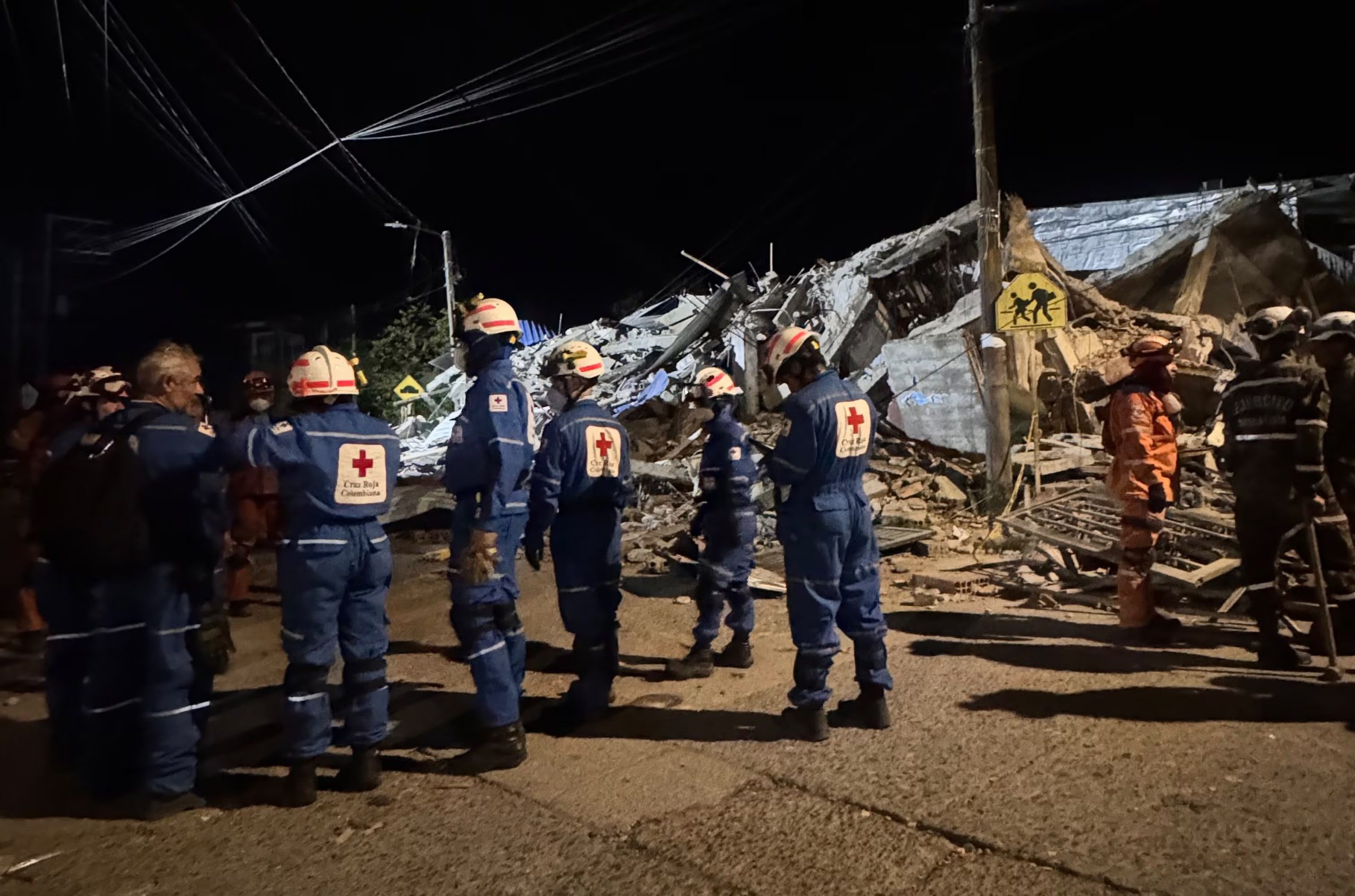 Los operativos en Cali se coordinan entre la Cruz Roja, la Oficina de Gestión del Riesgo y personal especializado con protocolos técnicos y verificación cruzada de registros - crédito @cruzrojacol/X