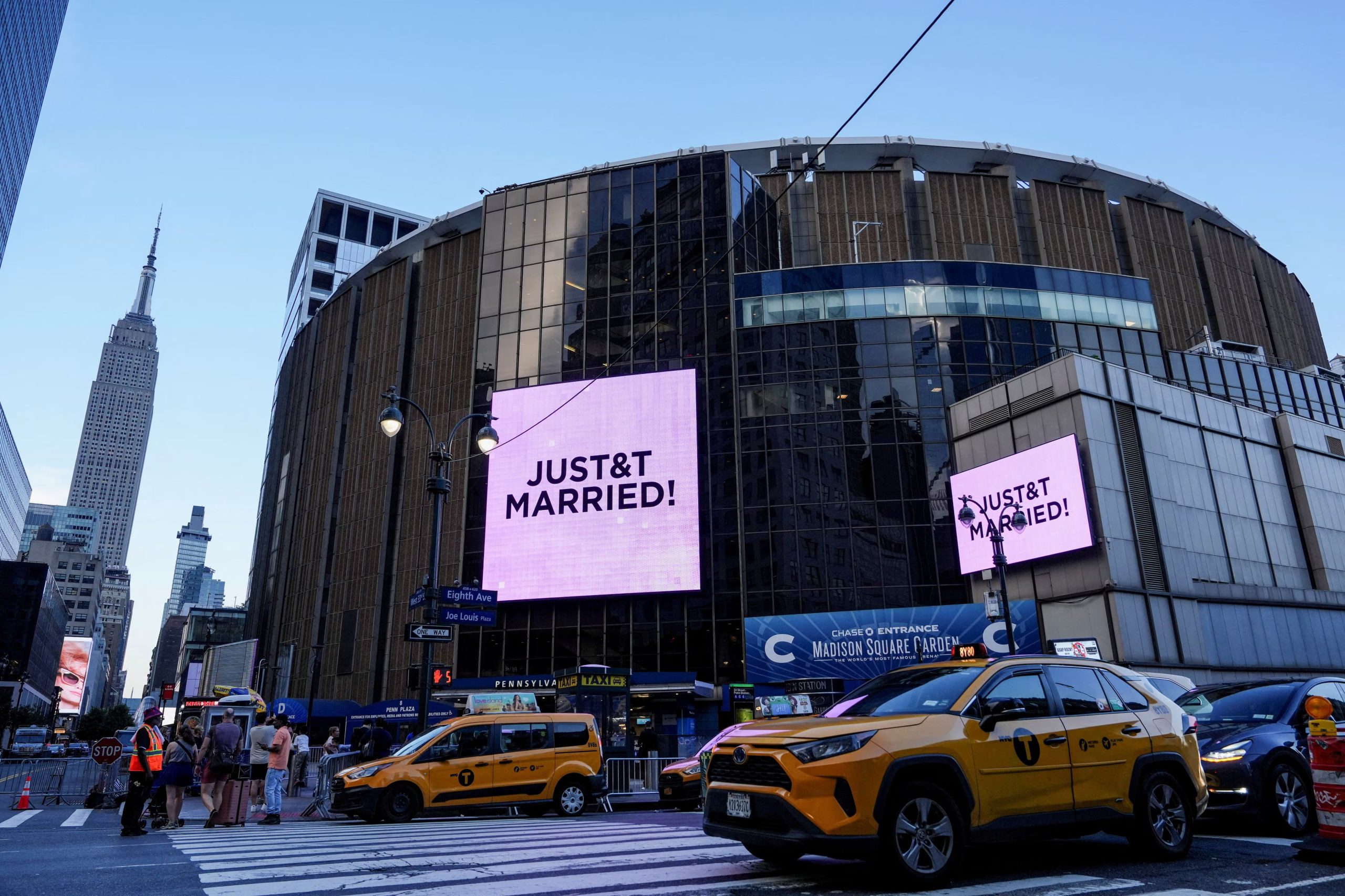 La boda en el Madison Square Garden reunió a unos 1.000 invitados y obligó a un operativo policial con cortes de calles en Midtown Manhattan - REUTERS/Adam Gray
