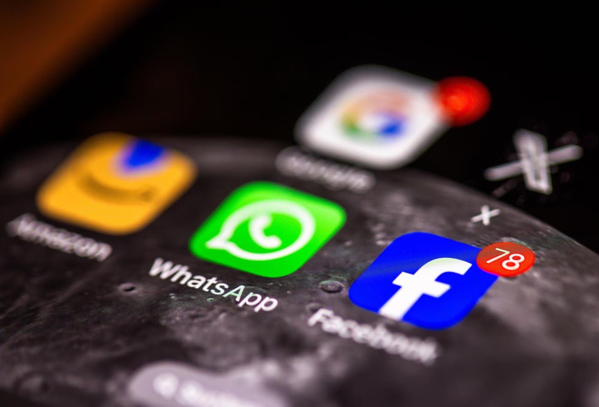 Cerrar la sesión de WhatsApp de inmediato y activar medidas de seguridad adicionales reduce el riesgo de intrusión y potenciales filtraciones. (Foto: Europa Press)