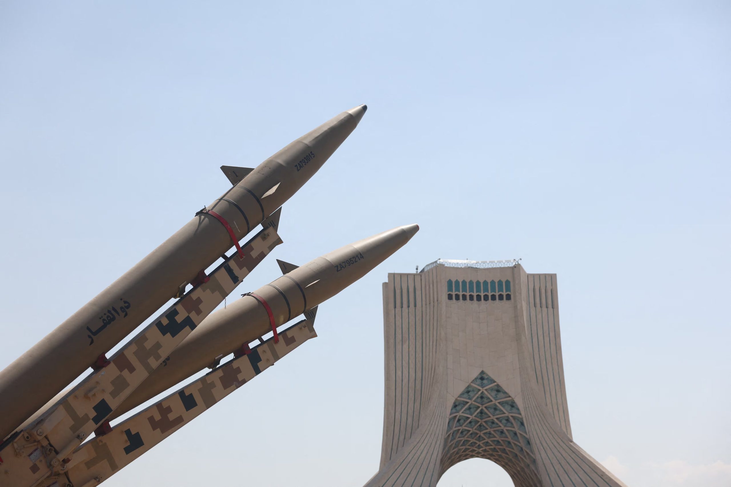 Un sistema de misiles iraní se exhibe en la plaza Azadi de Teherán, Irán, el 30 de julio de 2026. Majid Asgaripour/WANA (Agencia de Noticias de Asia Occidental) vía REUTERS