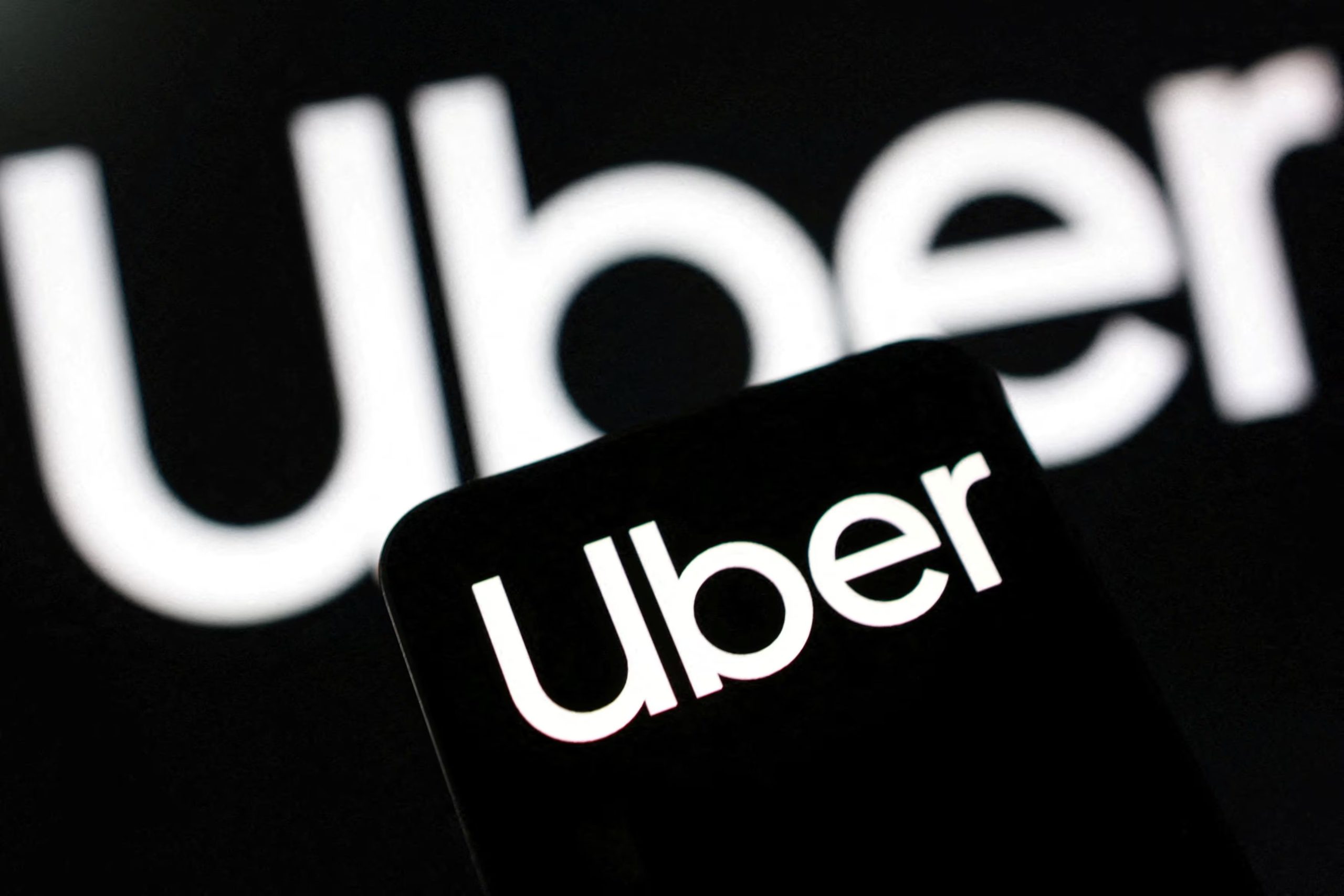 Uber busca expander el servicio de robotaxi a Europa. REUTERS/Dado Ruvic/Illustration/File Photo