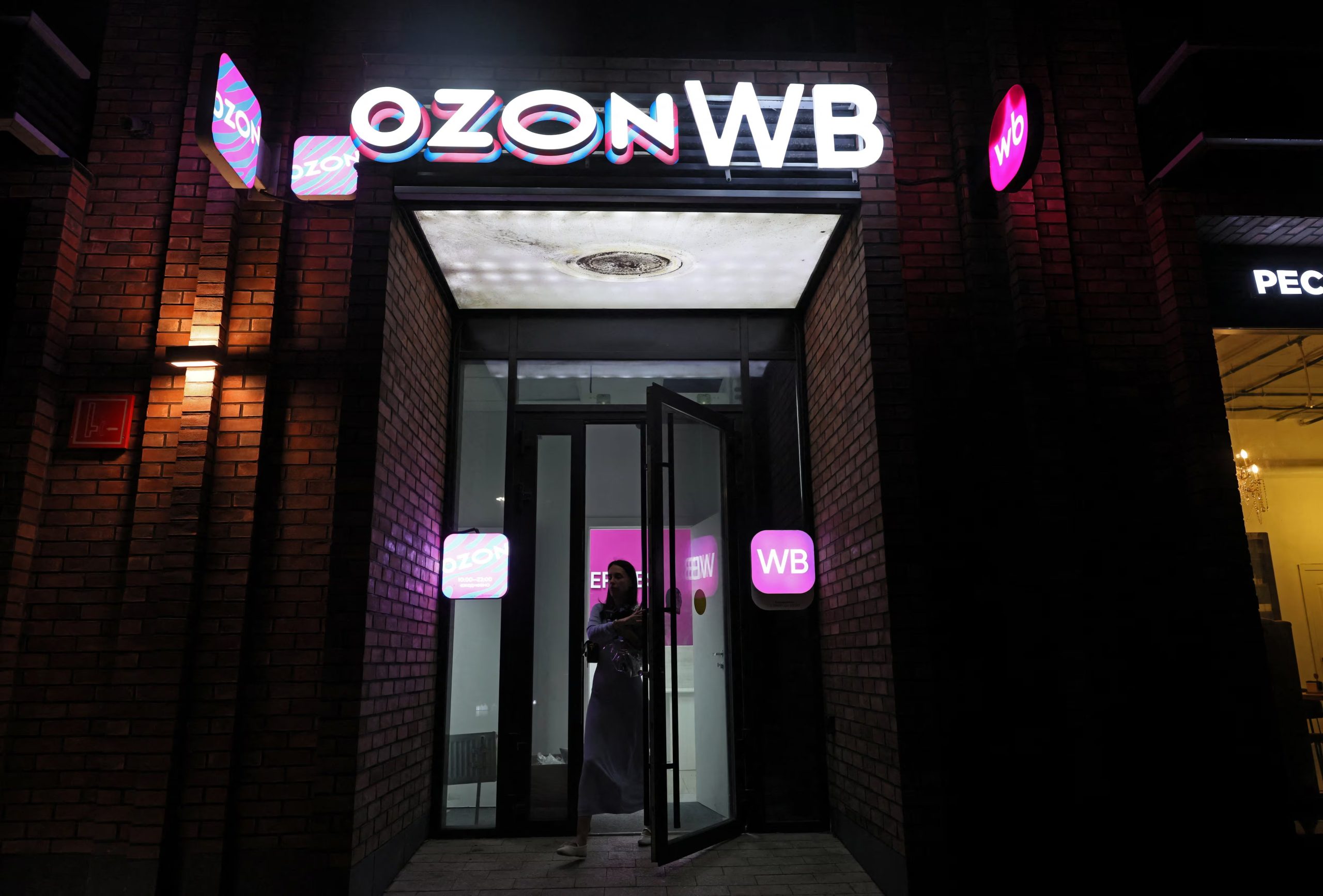La empresa de comercio electrónico Ozon informó sobre incendios en sus depósitos de Krasnodar y Majachkalá (REUTERS)