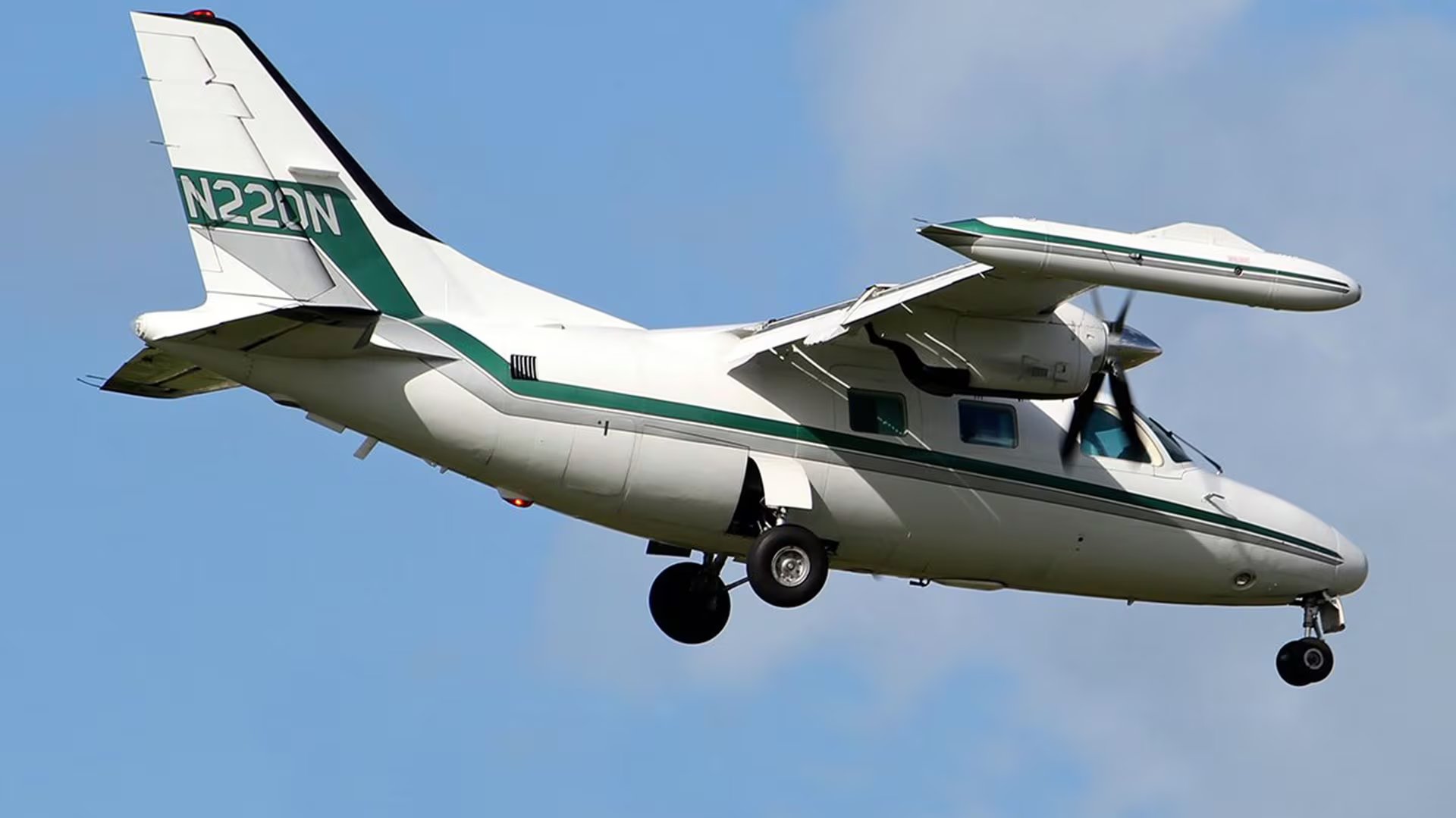El piloto del Diamond DA42 reportó al control aéreo que la única puerta trasera se rompió por completo pocos minutos después de despegar