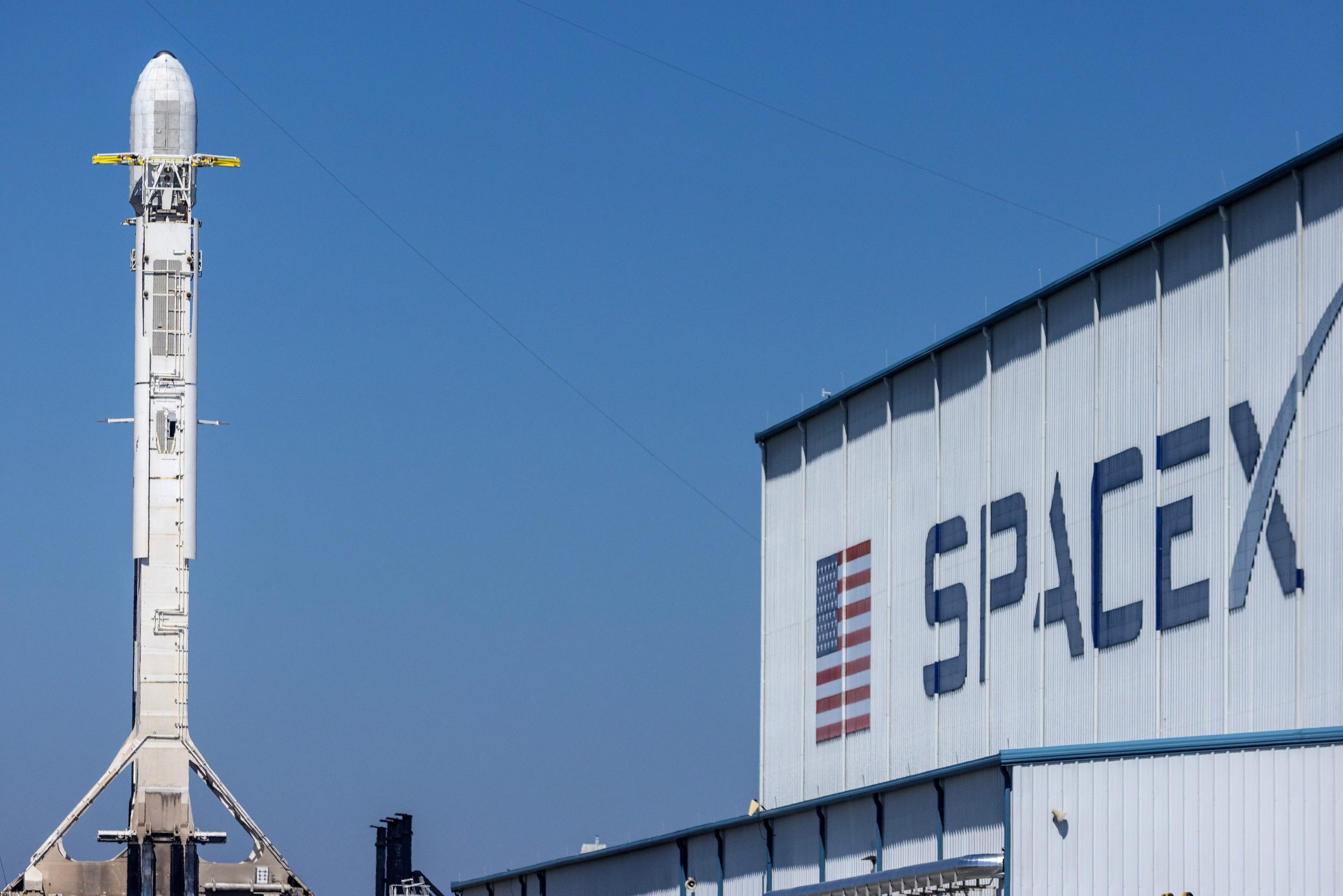 La NASA y SpaceX esperan que los satélites lunares confirmen el sitio y el tamaño del cráter mediante imágenes antes y después del impacto
 - EFE/EPA/CRISTOBAL HERRERA-ULASHKEVICH
