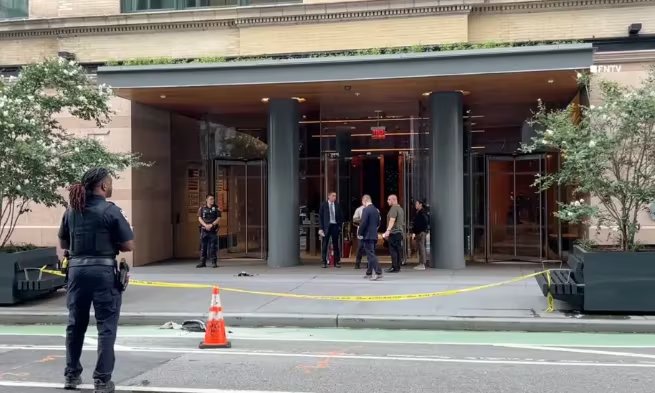 Según medios locales, los investigadores analizan el uso de un acelerador de encendedores y el impacto material del fuego en 315 Hudson Street (Captura de video)
