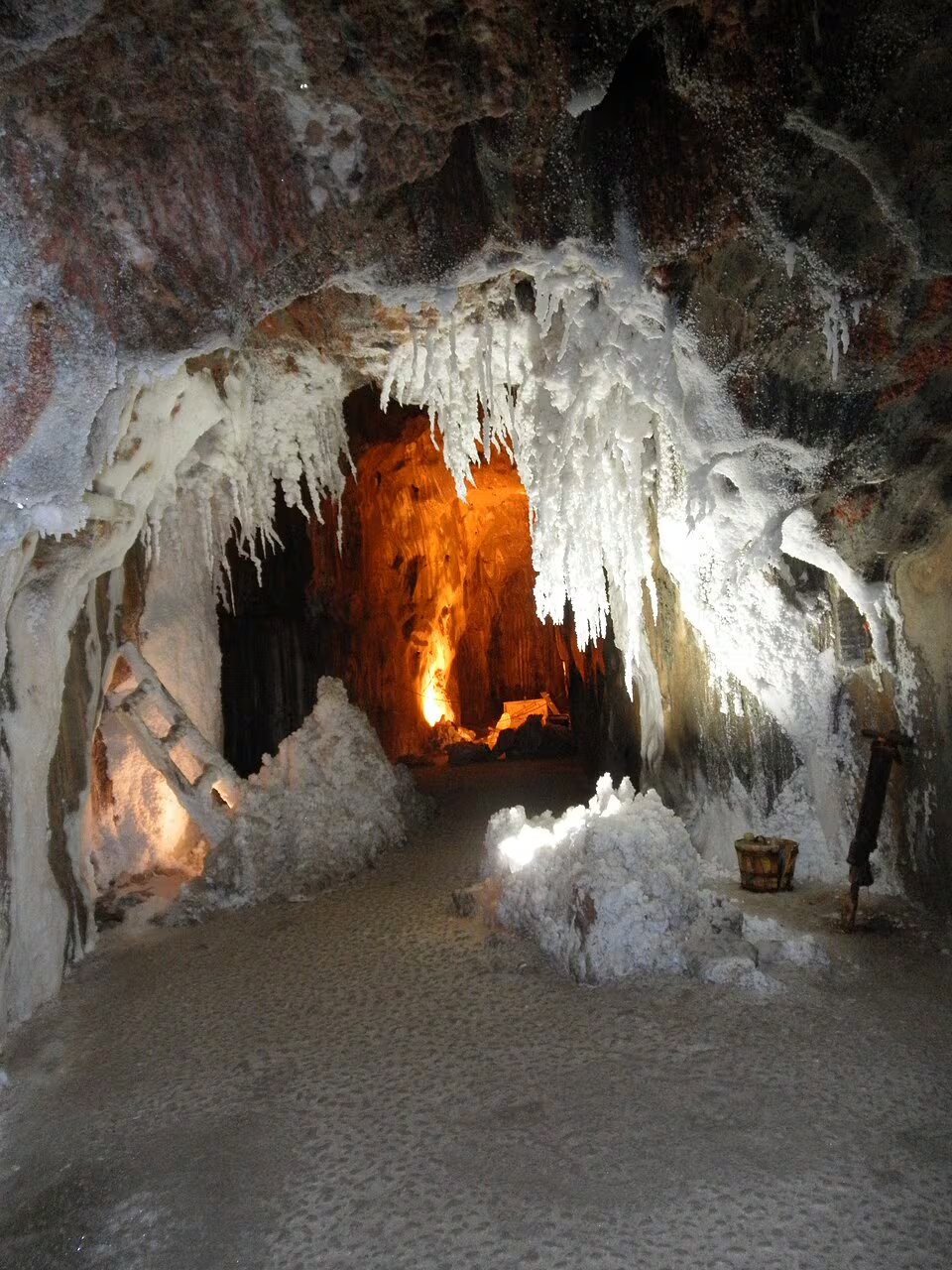 Interior de la mina de sal de Cardoña, España (Wikipedia)