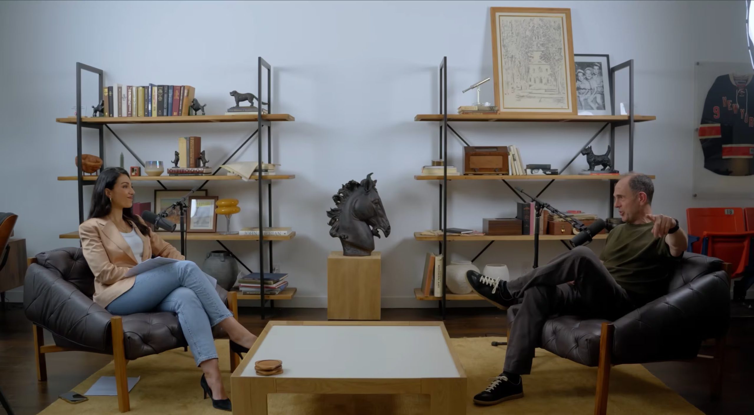 El empresario vincula la constancia, el estrés y la evaluación en tiempo real con el liderazgo, el alto rendimiento y la mejora de equipos (Captura de video: YouTube/@LouisaNicola)