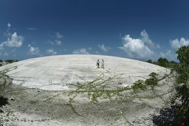 La isla de Runit en el atolón de Enewetak cuenta con una cúpula que guarda 85000 metros cúbicos de basura radioactiva (Foto: Esapacial) 