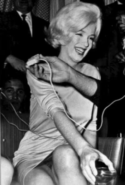 A mediados de 1962, Marilyn Monroe tenía 36 años y atravesaba una crisis profesional tras su despido de la filmación de Something’s Got to Give por parte del estudio 20th Century Fox
