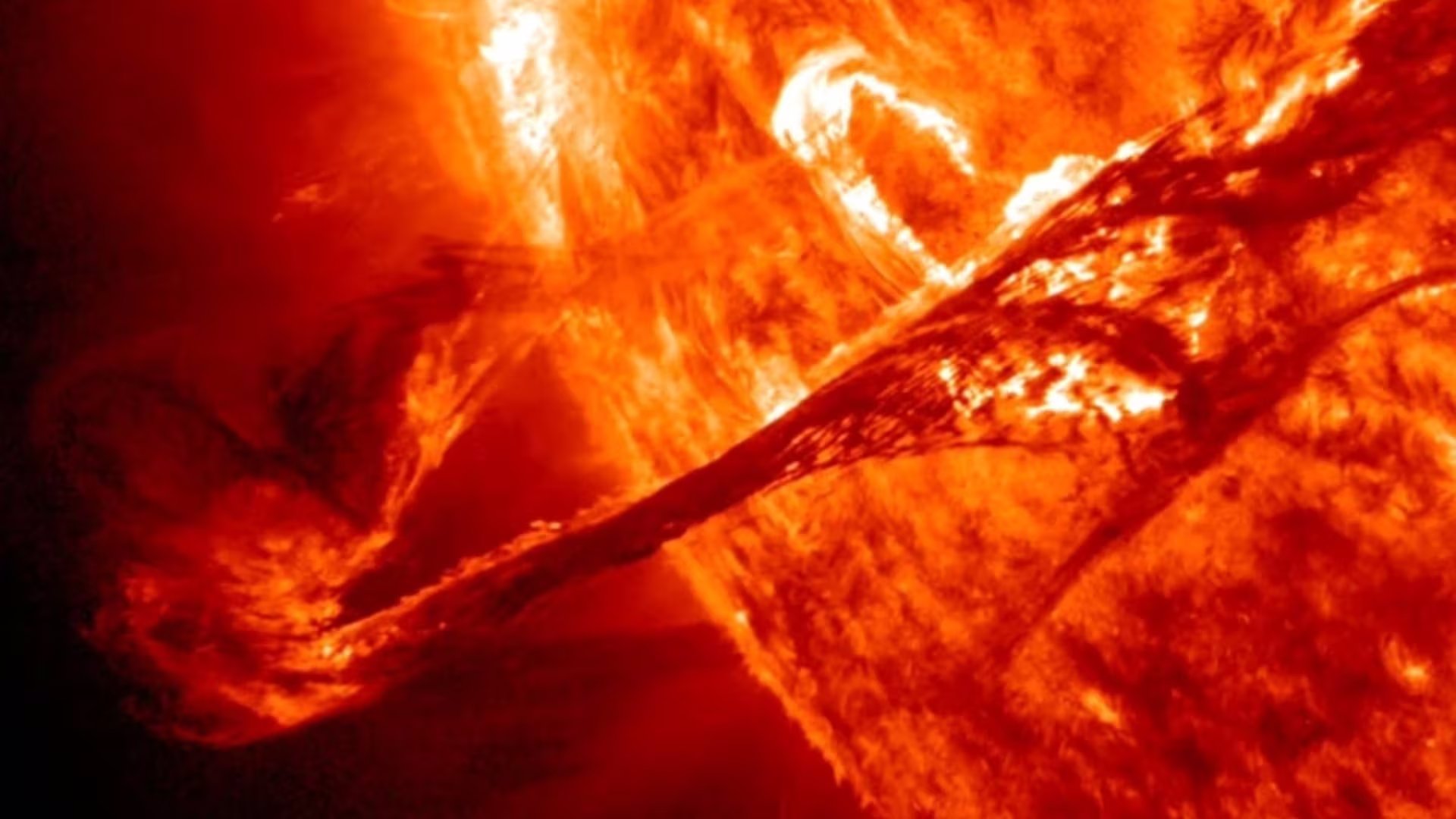 Las tormentas solares se originan en eyecciones de masa coronal y su pronóstico es clave para proteger redes eléctricas, satélites y astronautas. (NASA/SDO Y LOS EQUIPOS AIA, EVE Y HMI)
