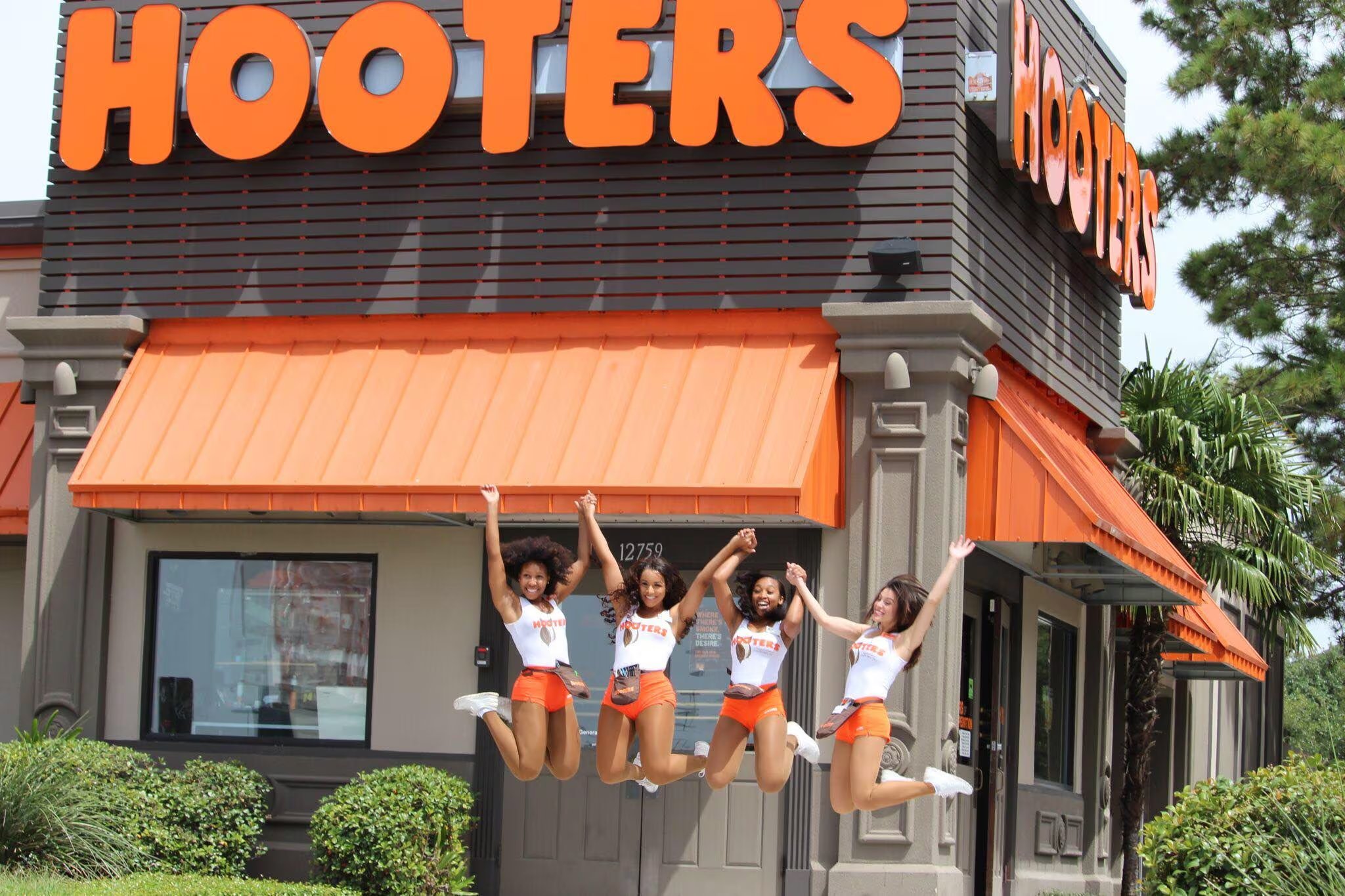 Tras varios años de éxito, la marca intenta sobreponerse a una fuerte crisis (facebook.com/hooters)