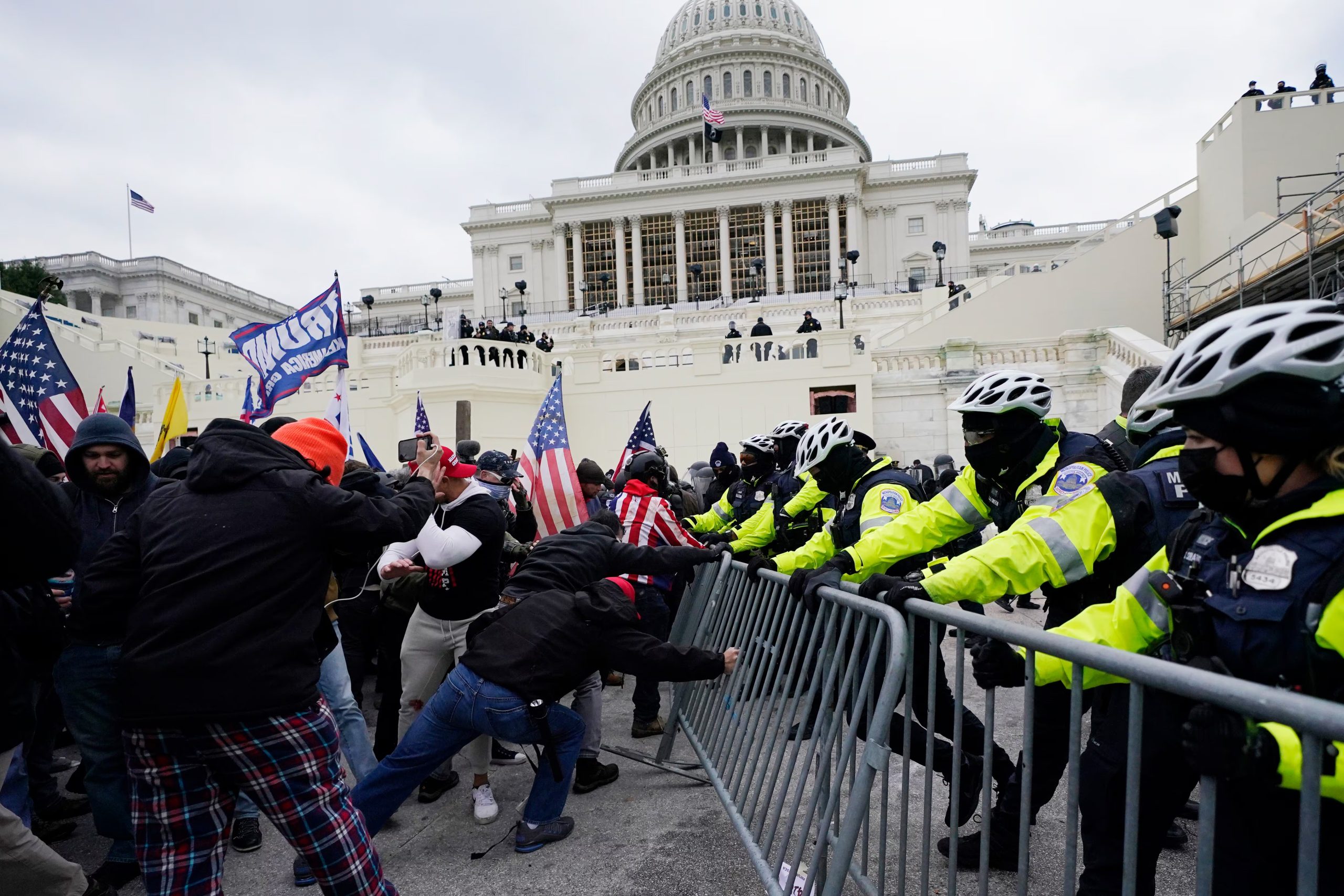 El incidente recordó los hechos ocurridos en 2021, cuando manifestantes irrumpieron en el Capitolio (AP foto/Julio Cortez)