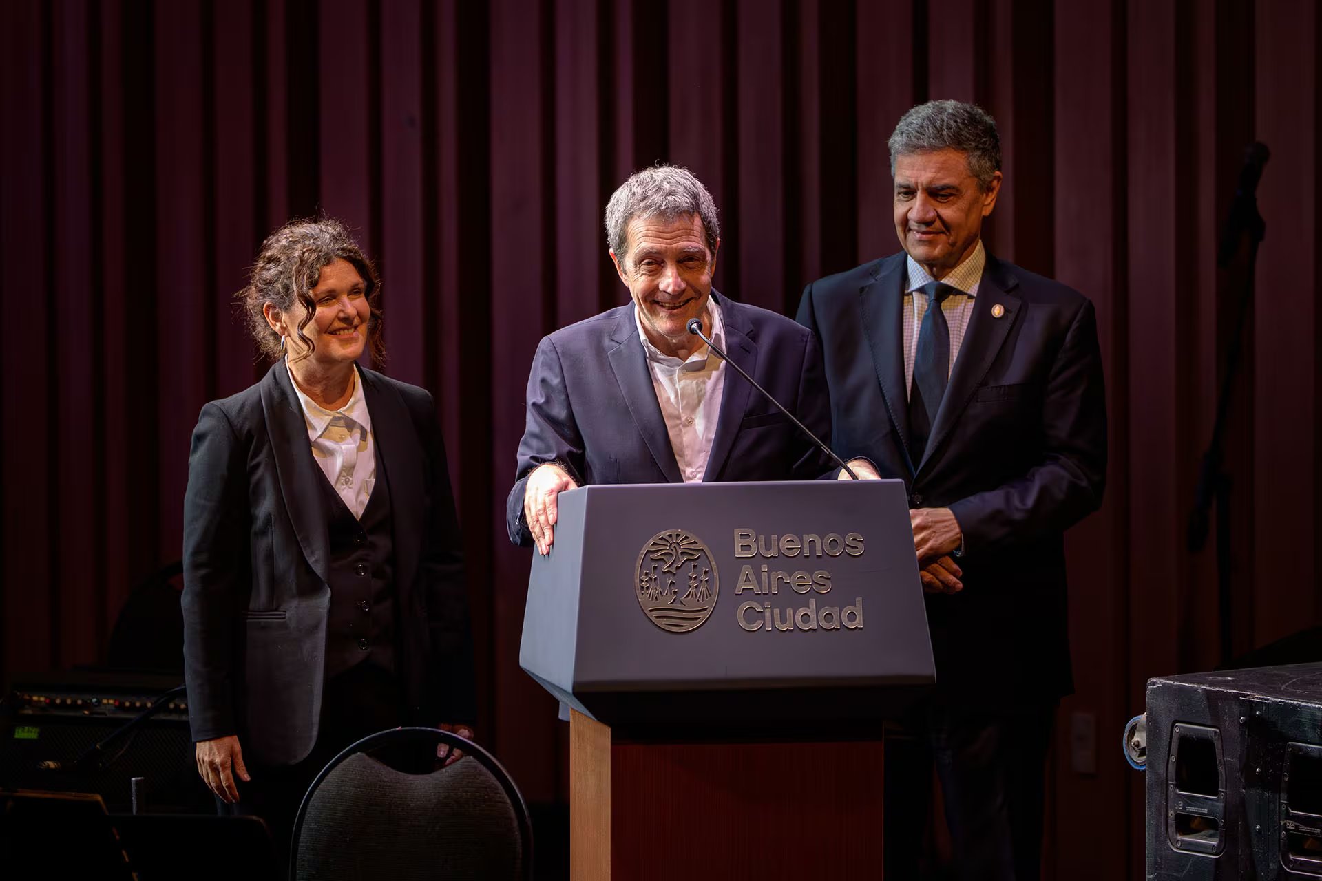 De izq. a der.: Gabriela Ricardes, ministra de Cultura; Gustavo Mozzi, director de Tango BA; y Jorge Macri, jefe de gobierno de Buenos Aires