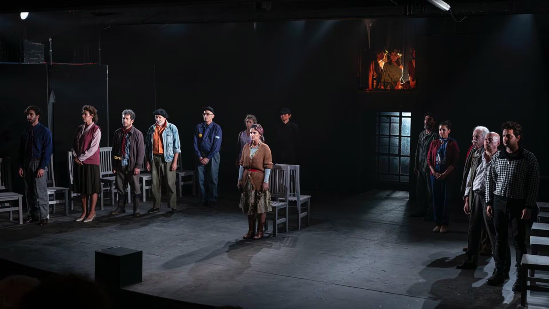 Como bestias ganó visibilidad en Argentina por su versión teatral en Hasta Trilce, con dramaturgia de Claudia Piñeiro y Marcelo Moncarz.