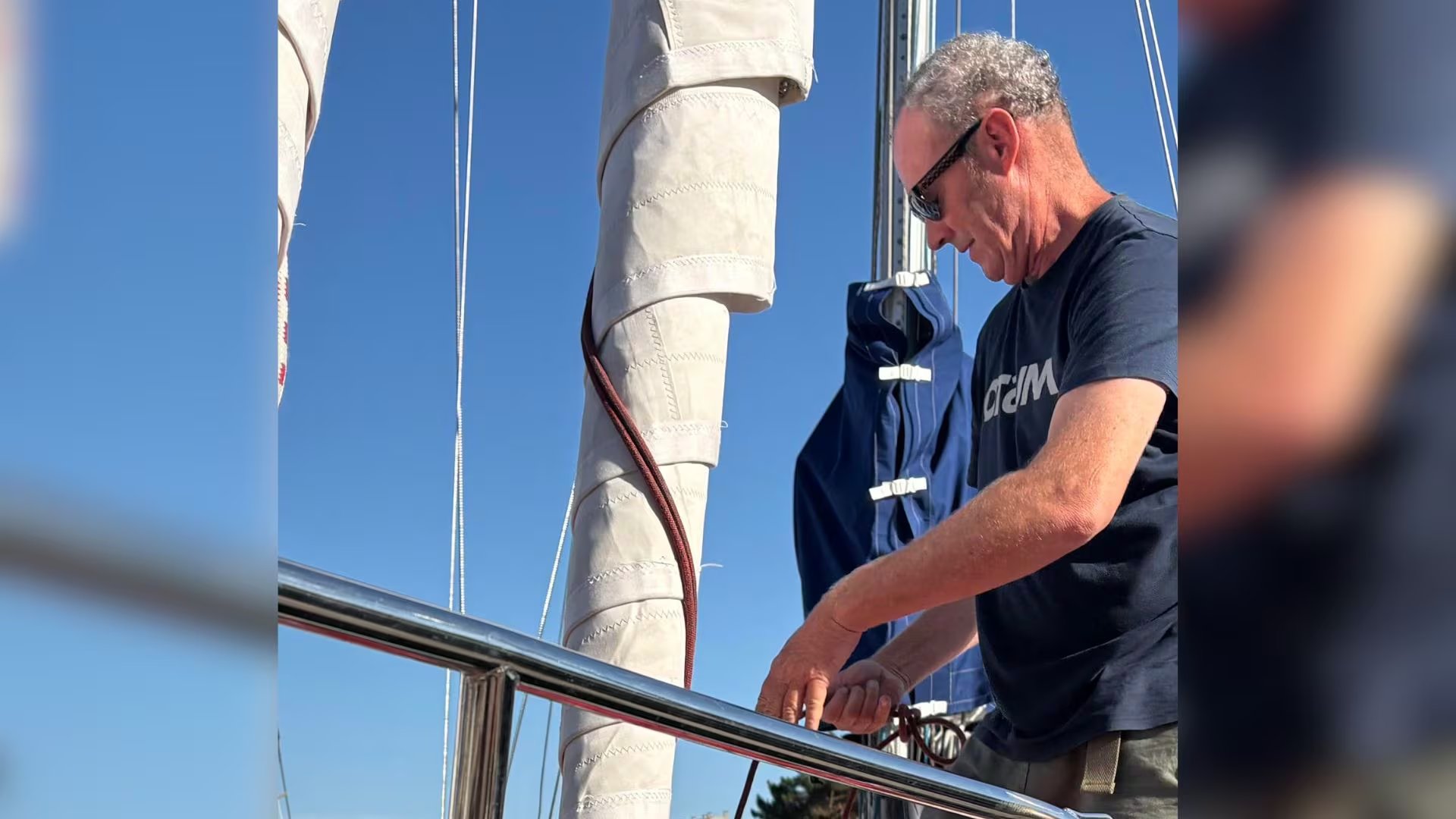 Matthew Wright en su velero. (EFE/ Varadoiro do Xufre)