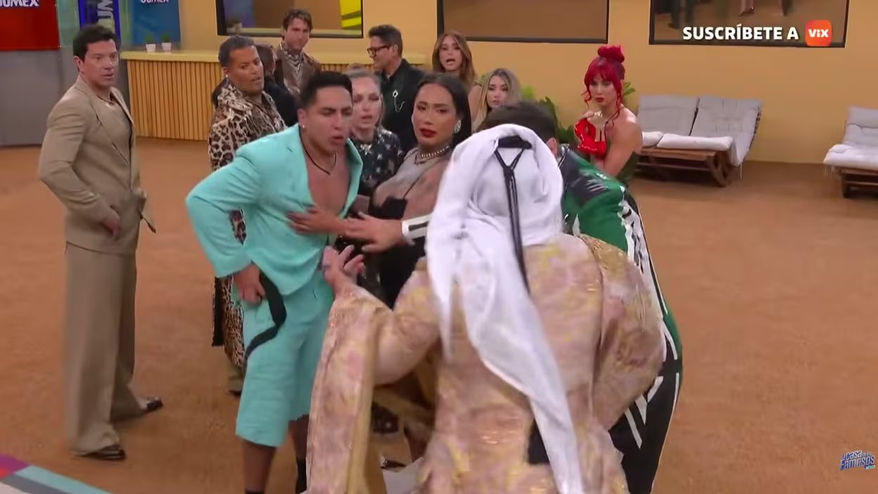 Masad le exigió a Ese Pérez que no volviera a mencionar a su mamá, Karina Torres tomó partido y la pelea subió de tono hasta que Cynthia Klitbo los silenció a todos. (Captura de pantalla YouTube)