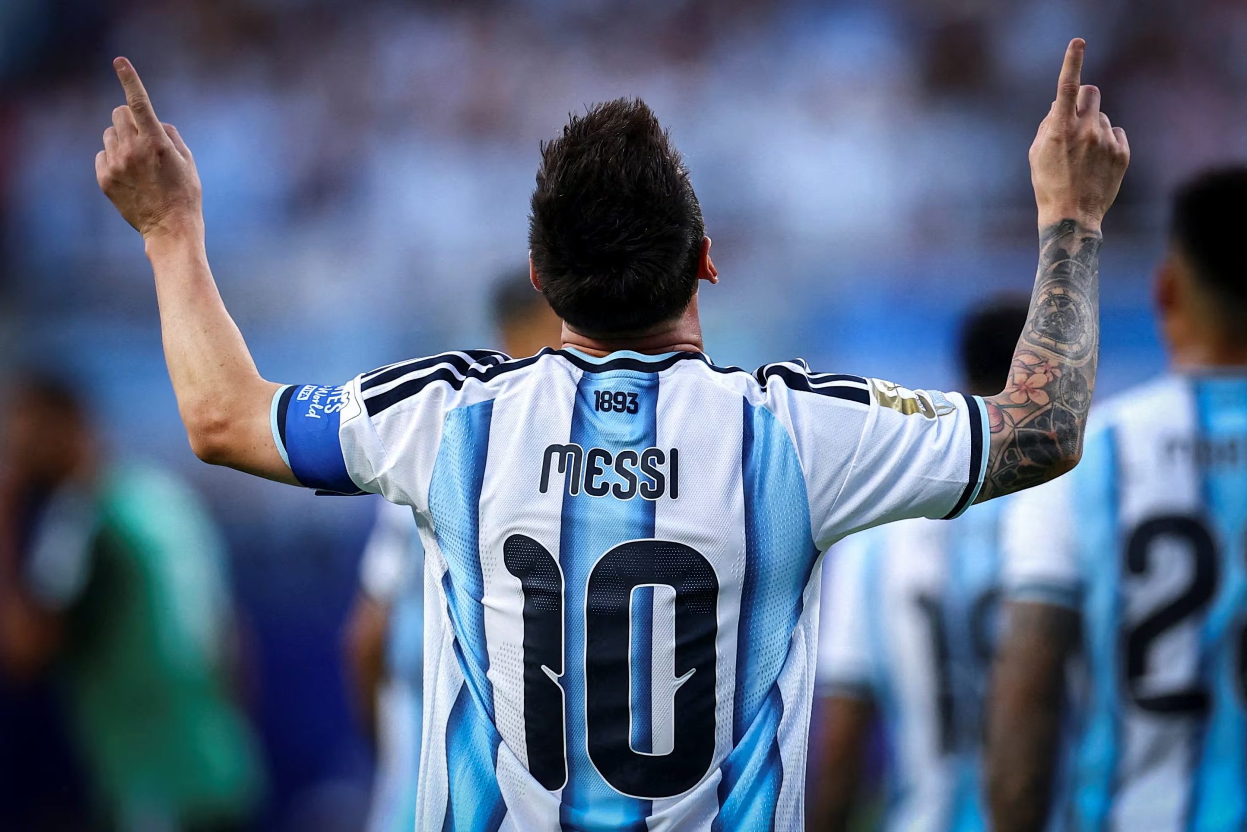 Para cambiar el fondo de los chats, primero descargar una imagen del jugador argentino. REUTERS/Claudia Greco 