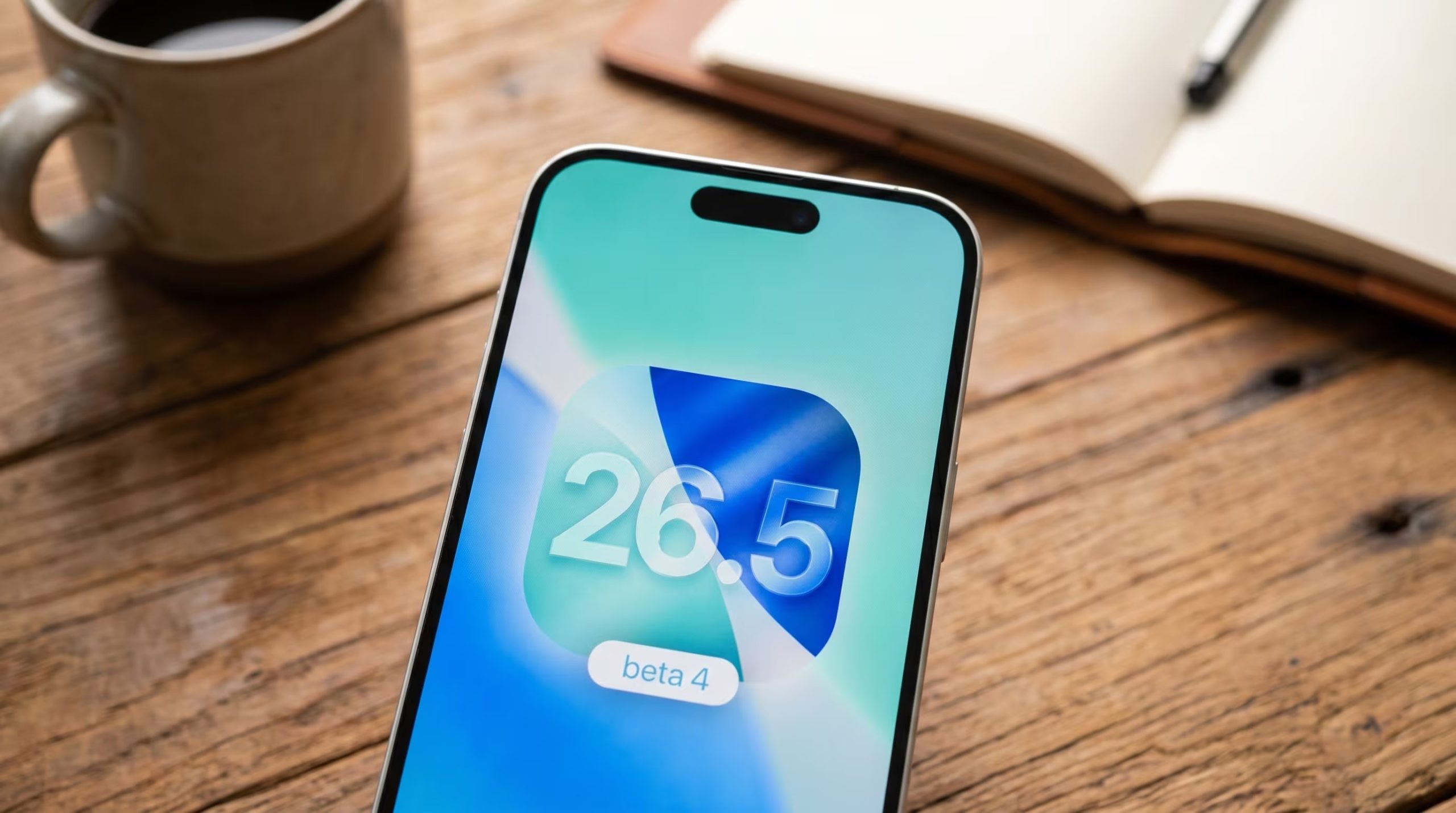 Desactivar las actualizaciones automáticas del iPhone desde la sección de Ajustes evita la aparición constante de avisos emergentes. (Imagen Ilustrativa Infobae)