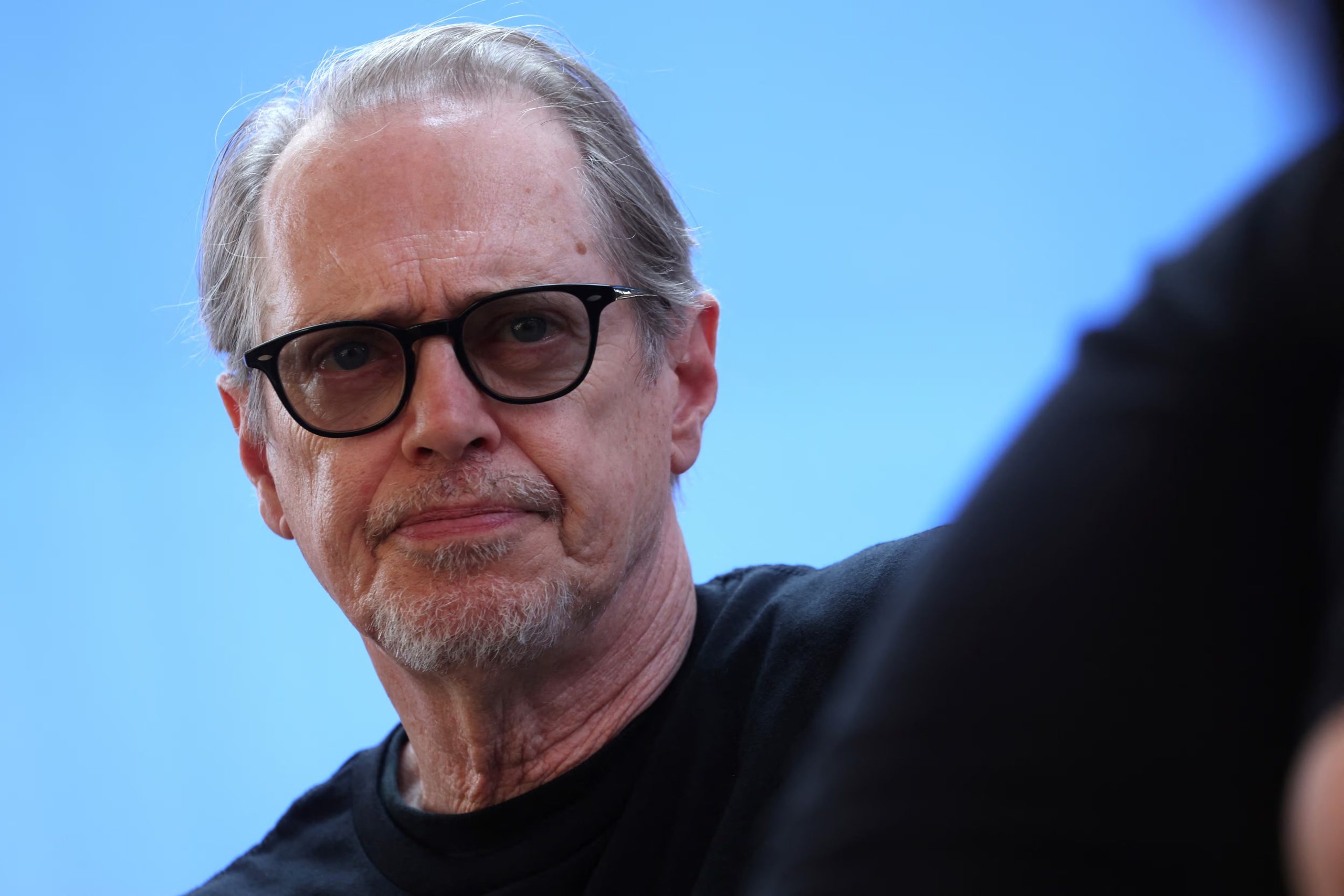 Steve Buscemi contó que el estrés postraumático por el 11 de septiembre se mantuvo durante años y que la terapia fue clave para procesar lo vivido (REUTERS/Mike Segar)