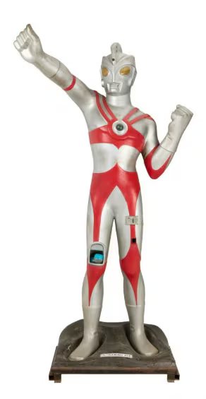 Máquina expendedora de Ultraman Ace. Foto Julien’s Auctions.