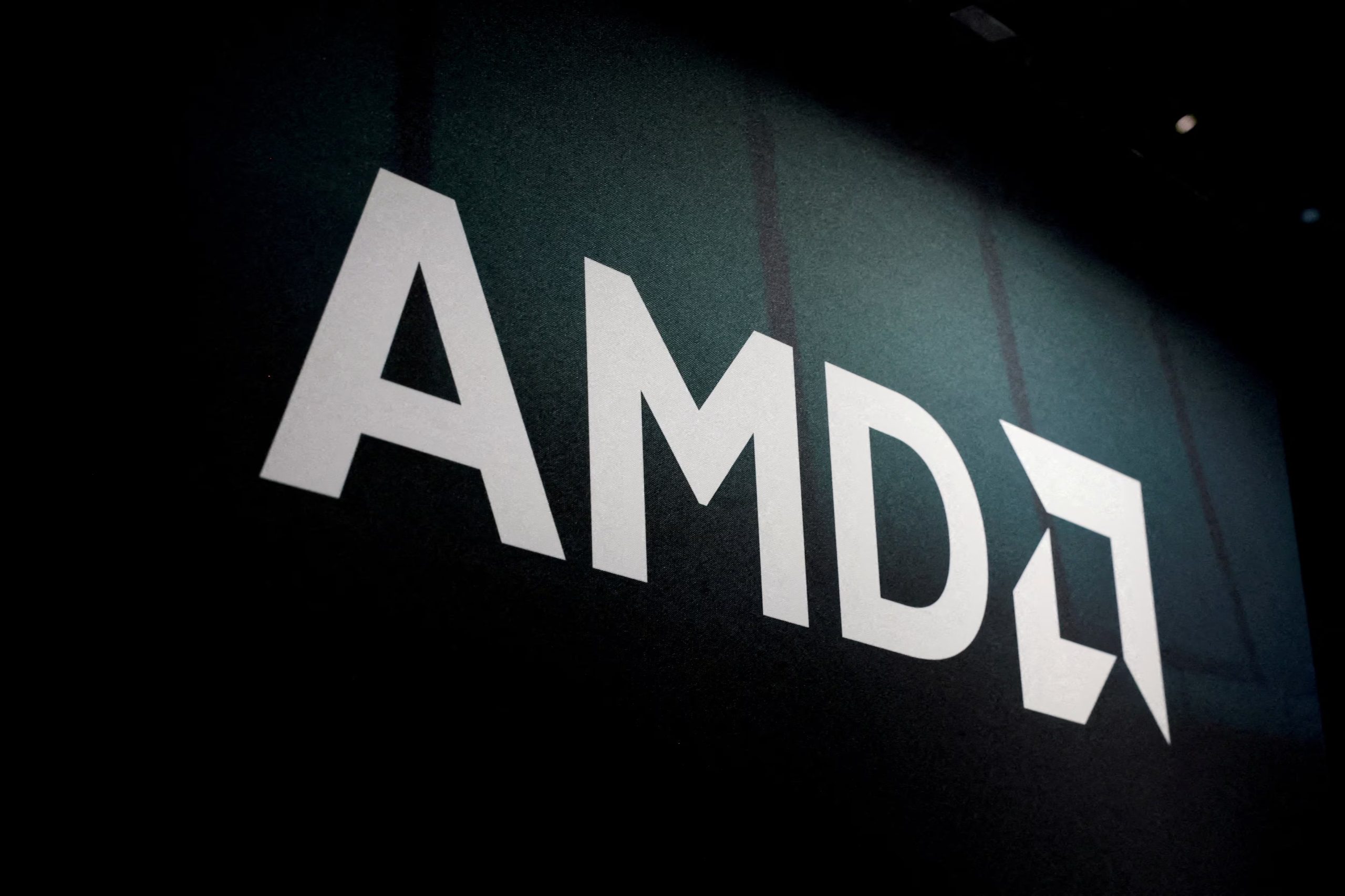 AMD compró World Labs, una empresa que desarrolla computadoras que entienden y recrean el mundo físico en 3D. REUTERS/Caroline Brehman/File Photo
