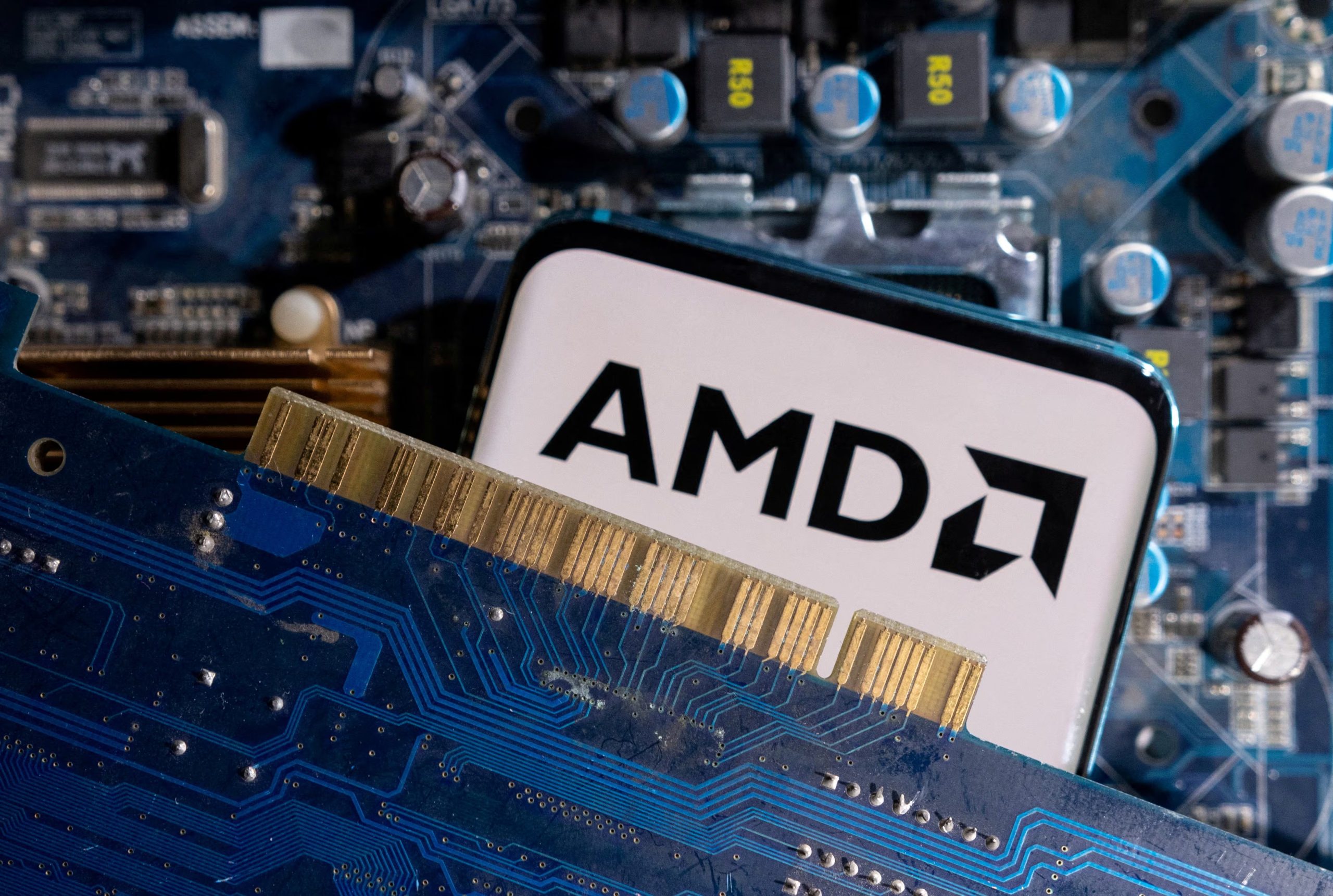 AMD solo contaba con IA de lenguaje de texto y video, ahora con la compra de World Labs, buscará ingresar al mercado de la IA de mundo abierto. REUTERS/Dado Ruvic/Illustration/File Photo